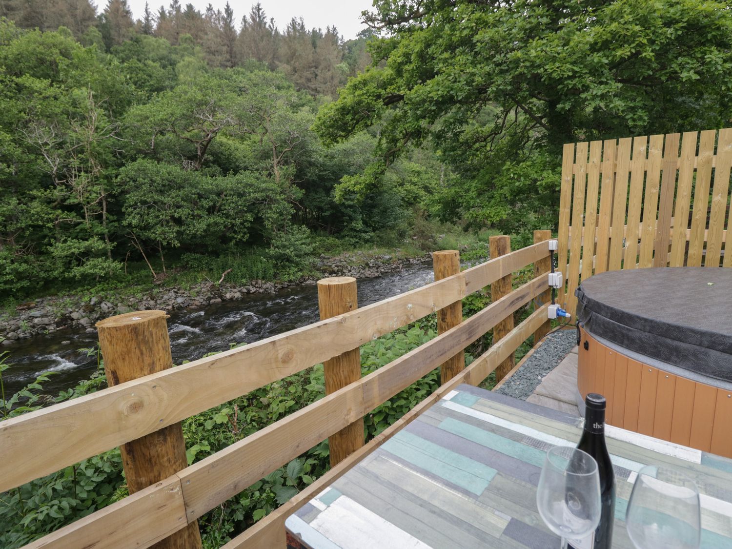 Woof Luxury Family Pod, Keswick