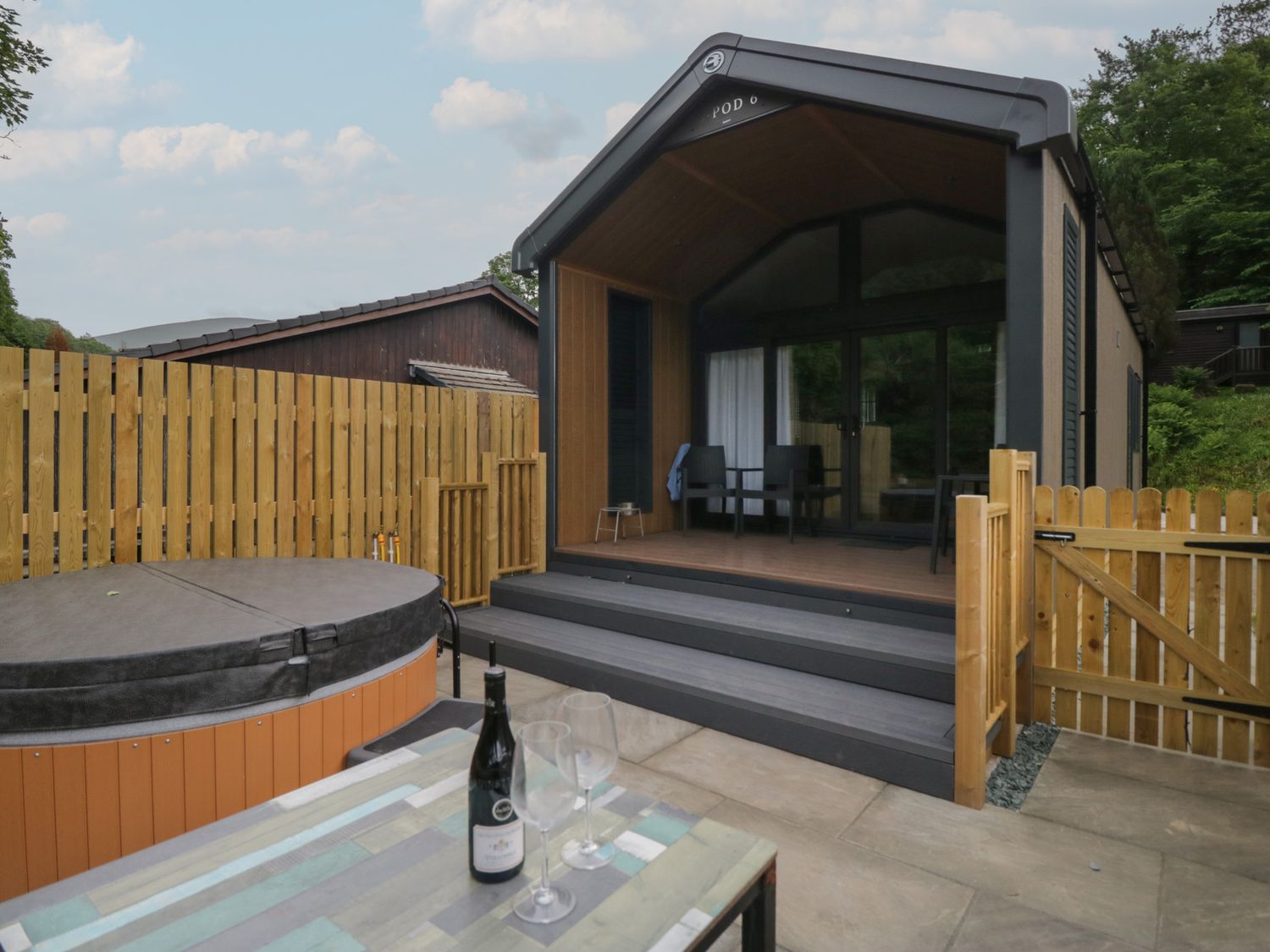 Woof Luxury Family Pod, Keswick