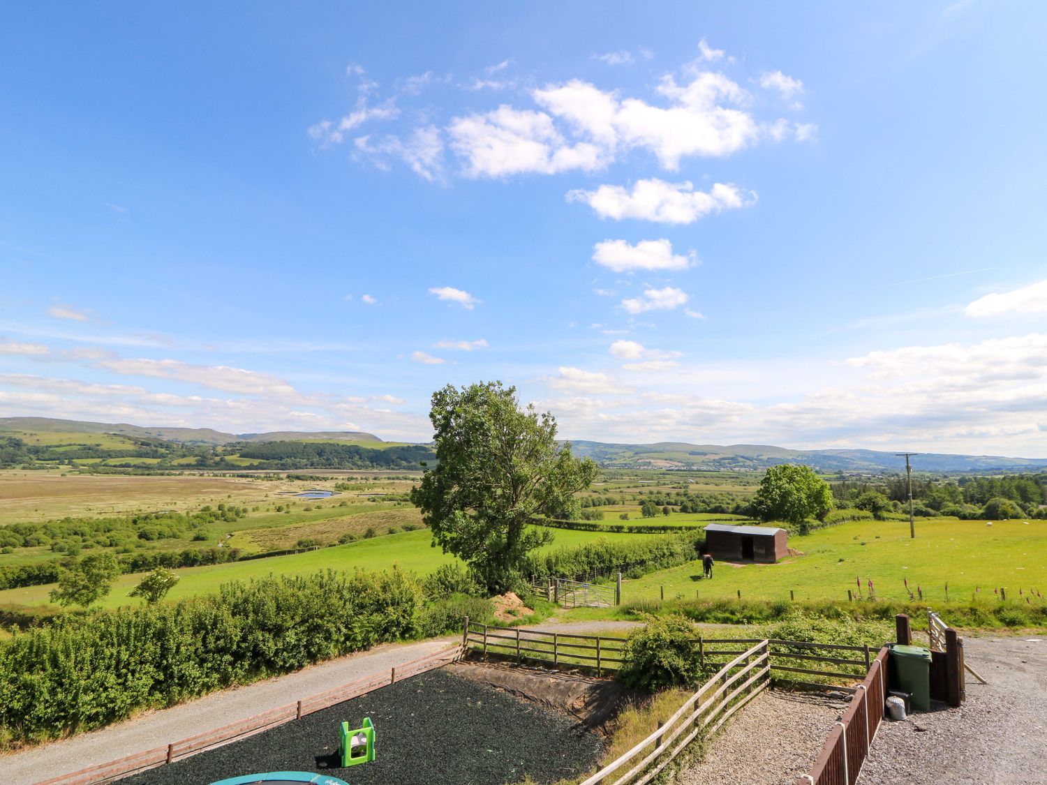 Llwyngwinau Isaf Barn, Tregaron