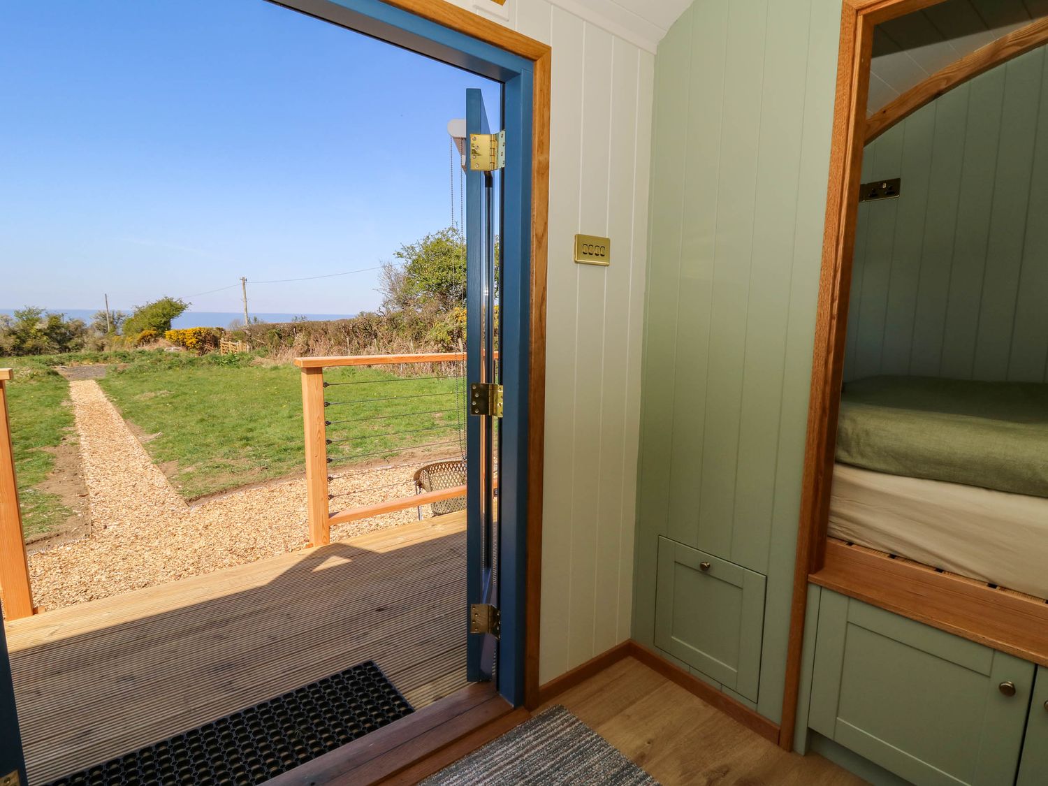 Fir Tree Shepherd's Hut, Llanon