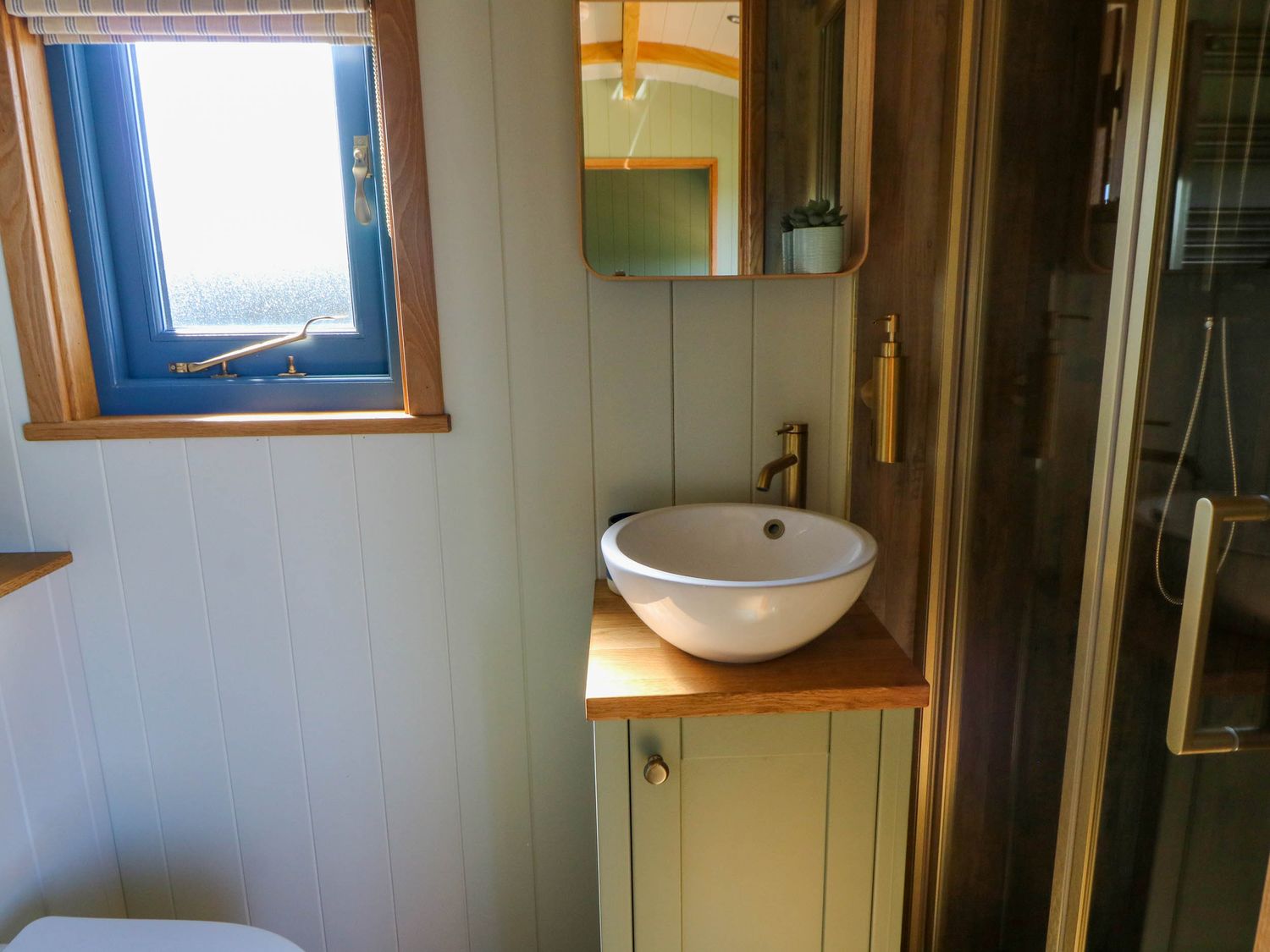 Fir Tree Shepherd's Hut, Llanon