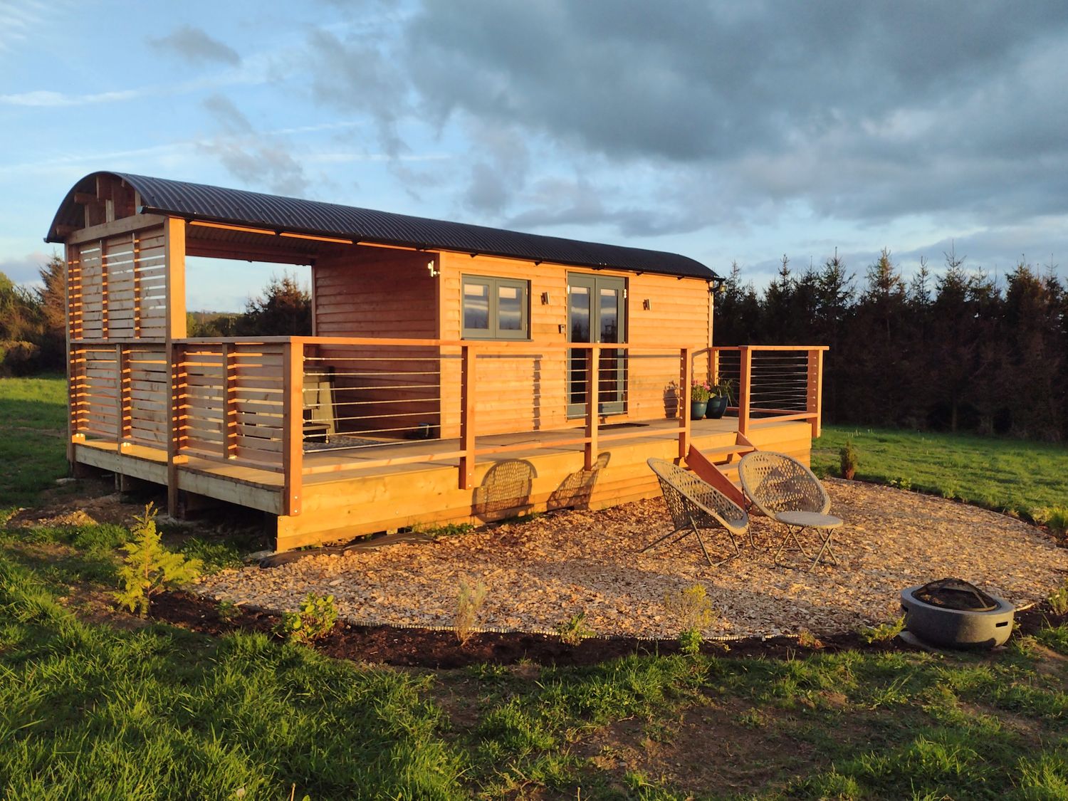 Fir Tree Shepherd's Hut, Llanon