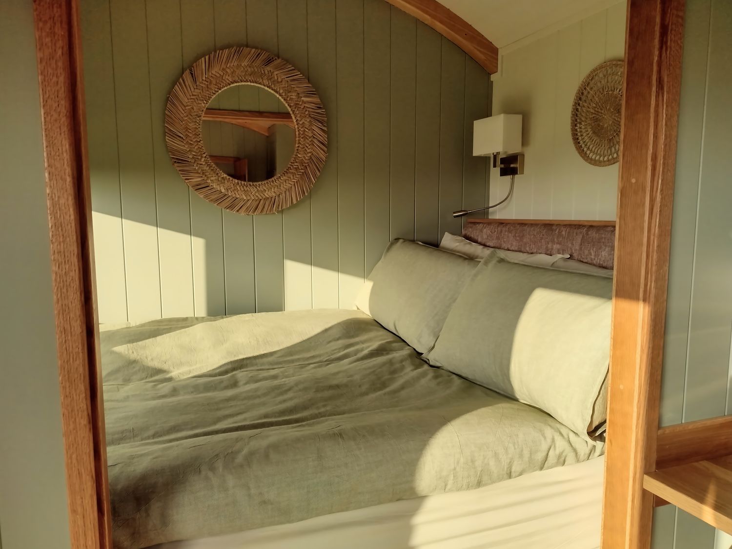 Fir Tree Shepherd's Hut, Llanon