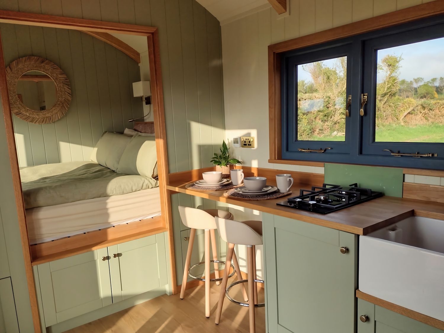Fir Tree Shepherd's Hut, Llanon