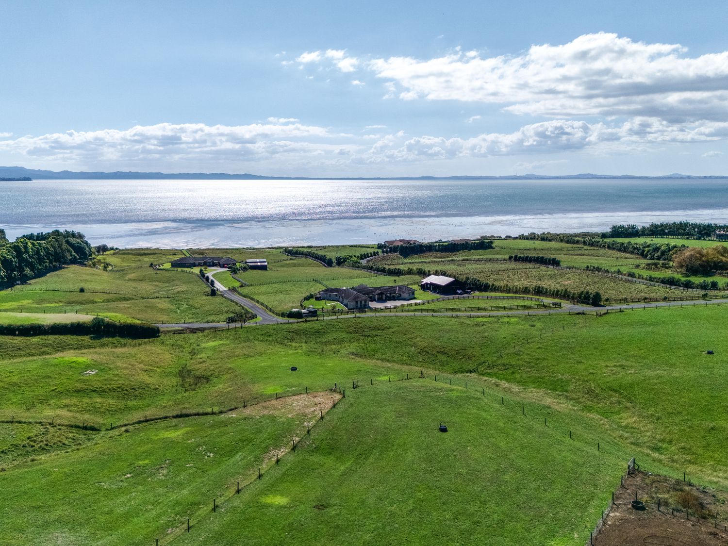Beachview Bliss - Clarks Beach Holiday Home                     photo 2