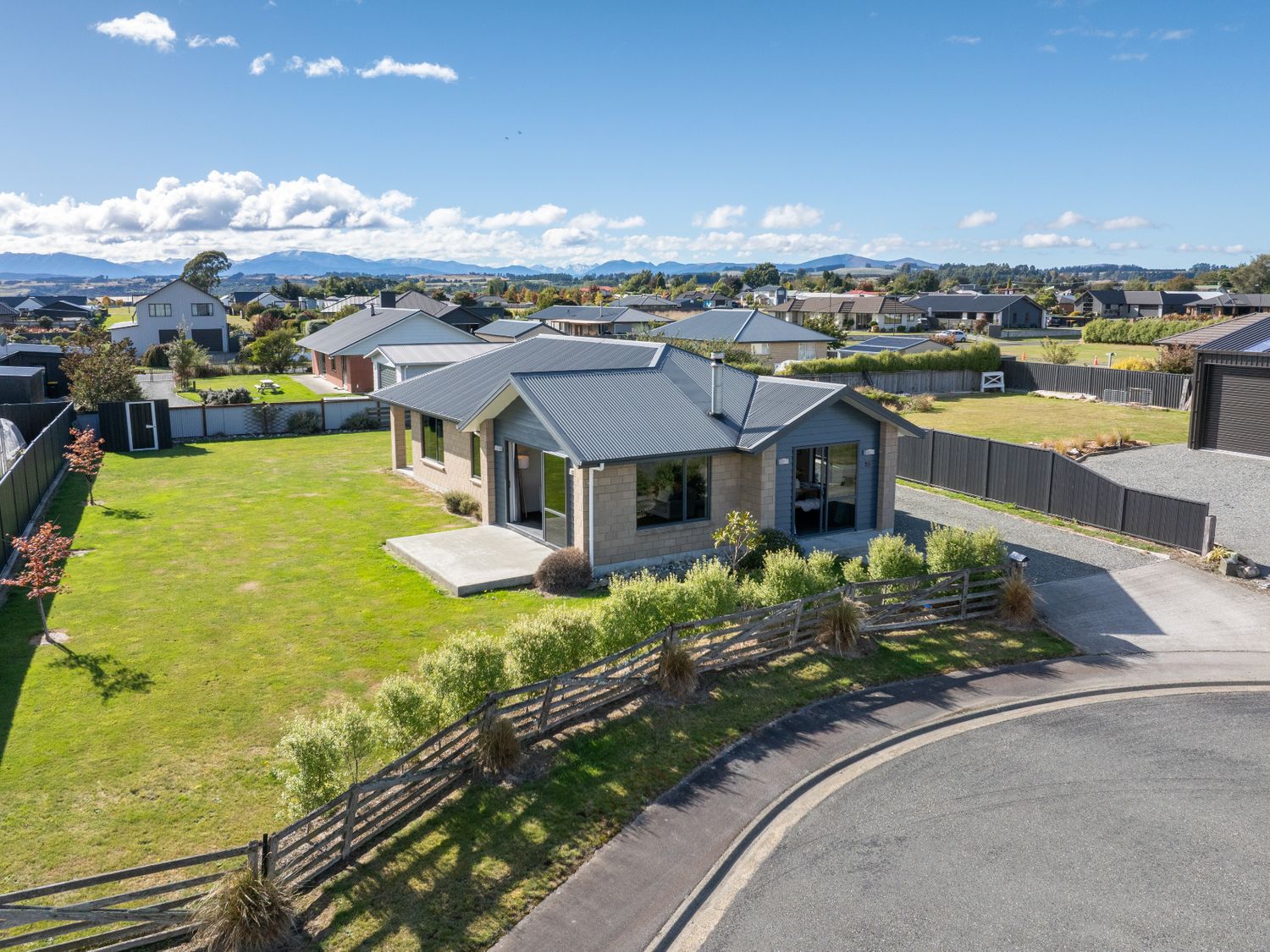 Mountainview Escape - Te Anau Holiday House                     photo 2