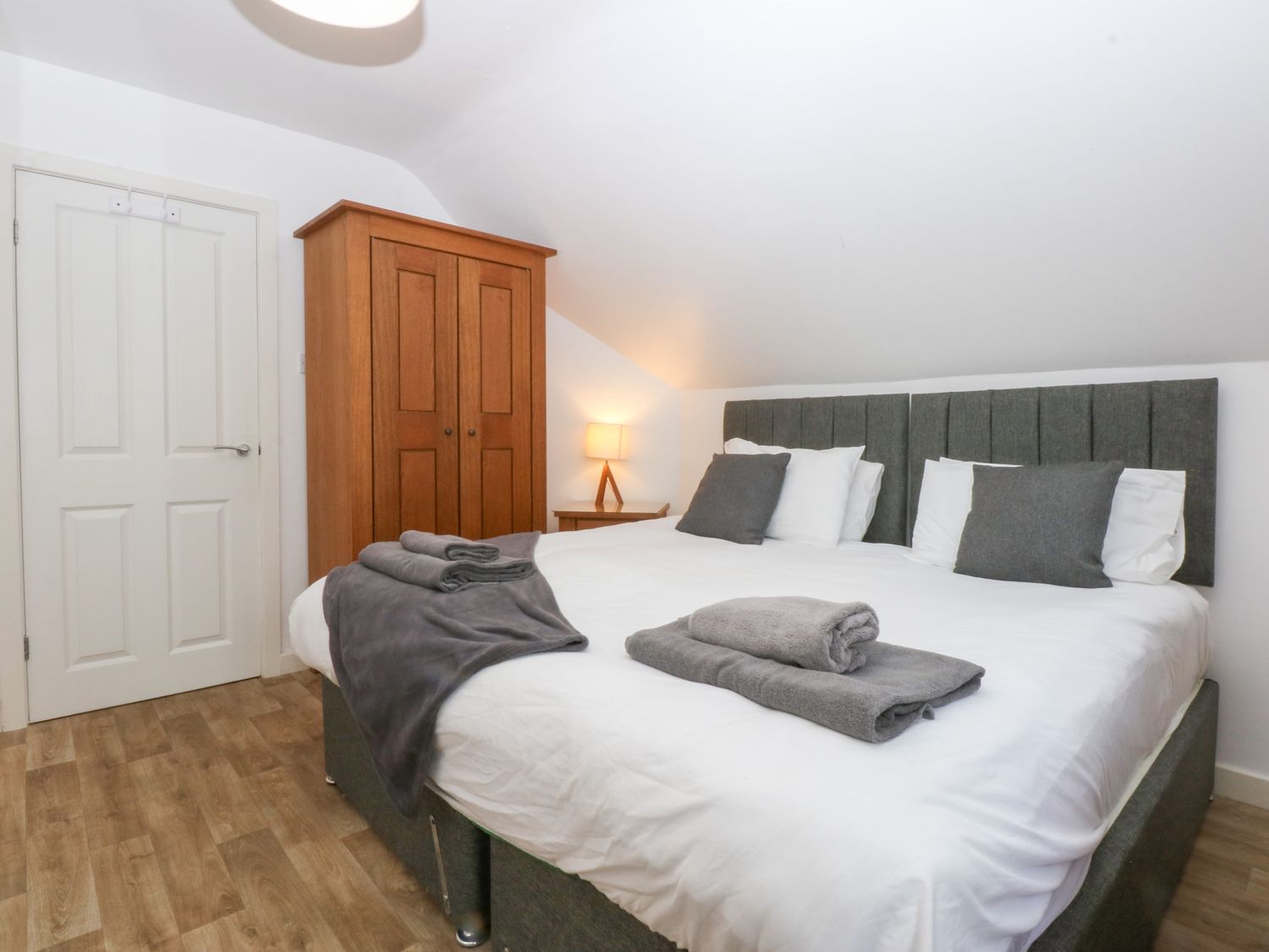 11 Seabreeze, Llandudno