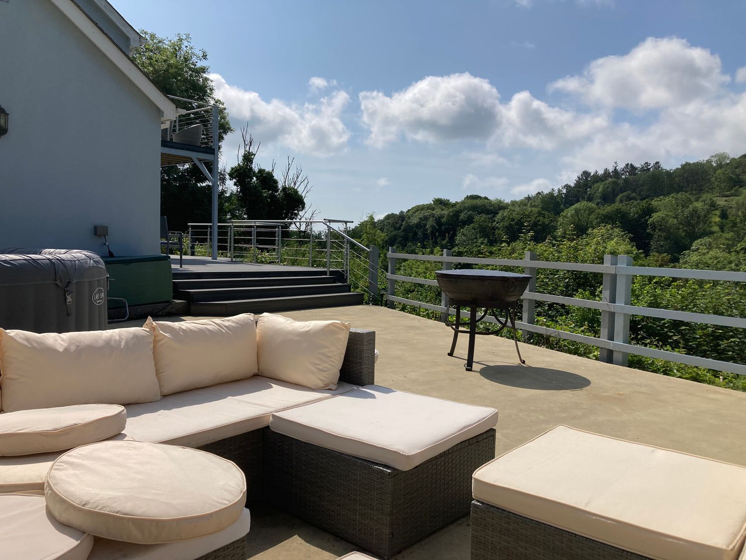 1 Bryn Beudy, Stepaside