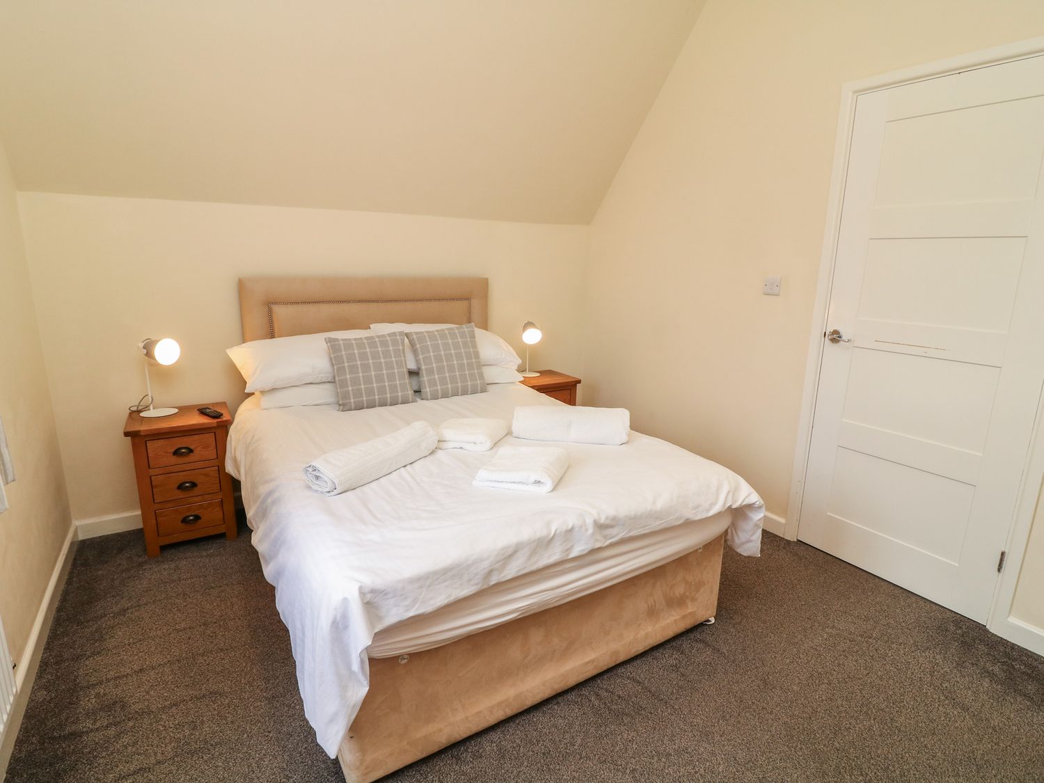 Lodge 9, Brigg