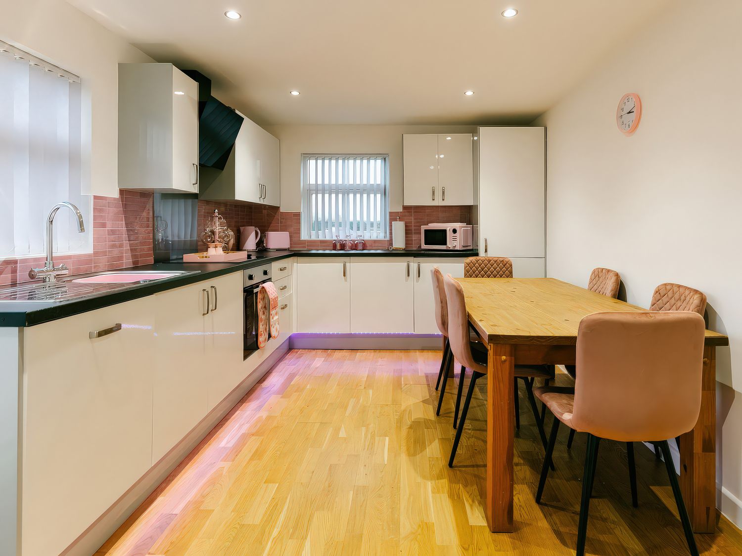 James Ville Marina Lodge 23, Brigg