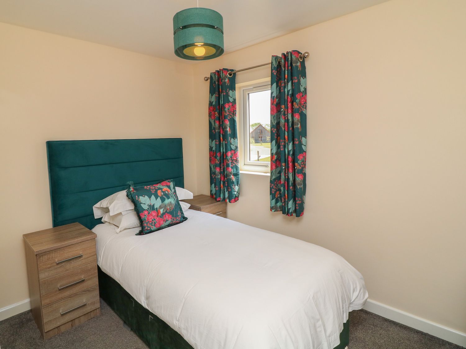 James Ville Marina Lodge 22, Brigg