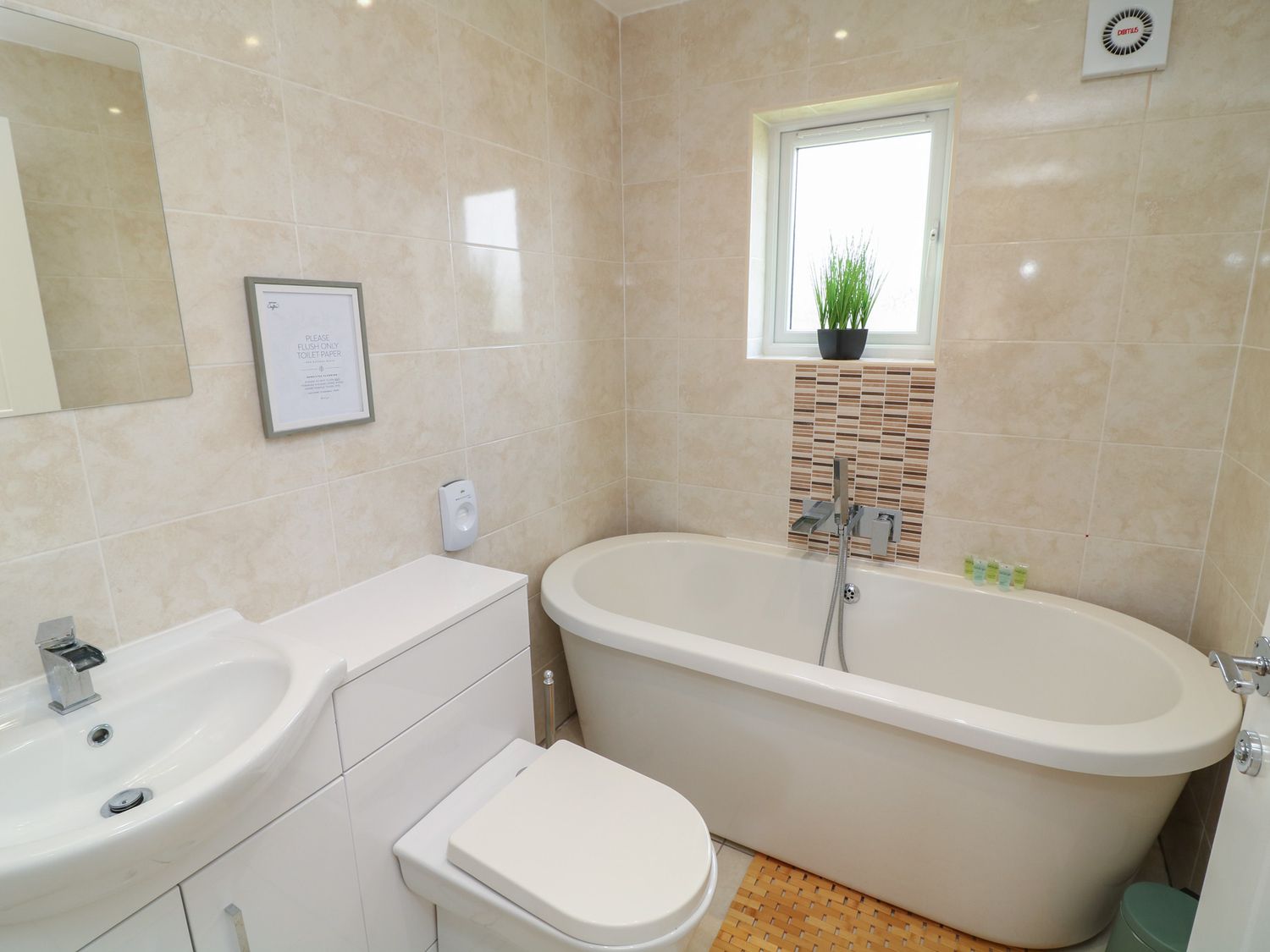 James Ville Marina Lodge 22, Brigg