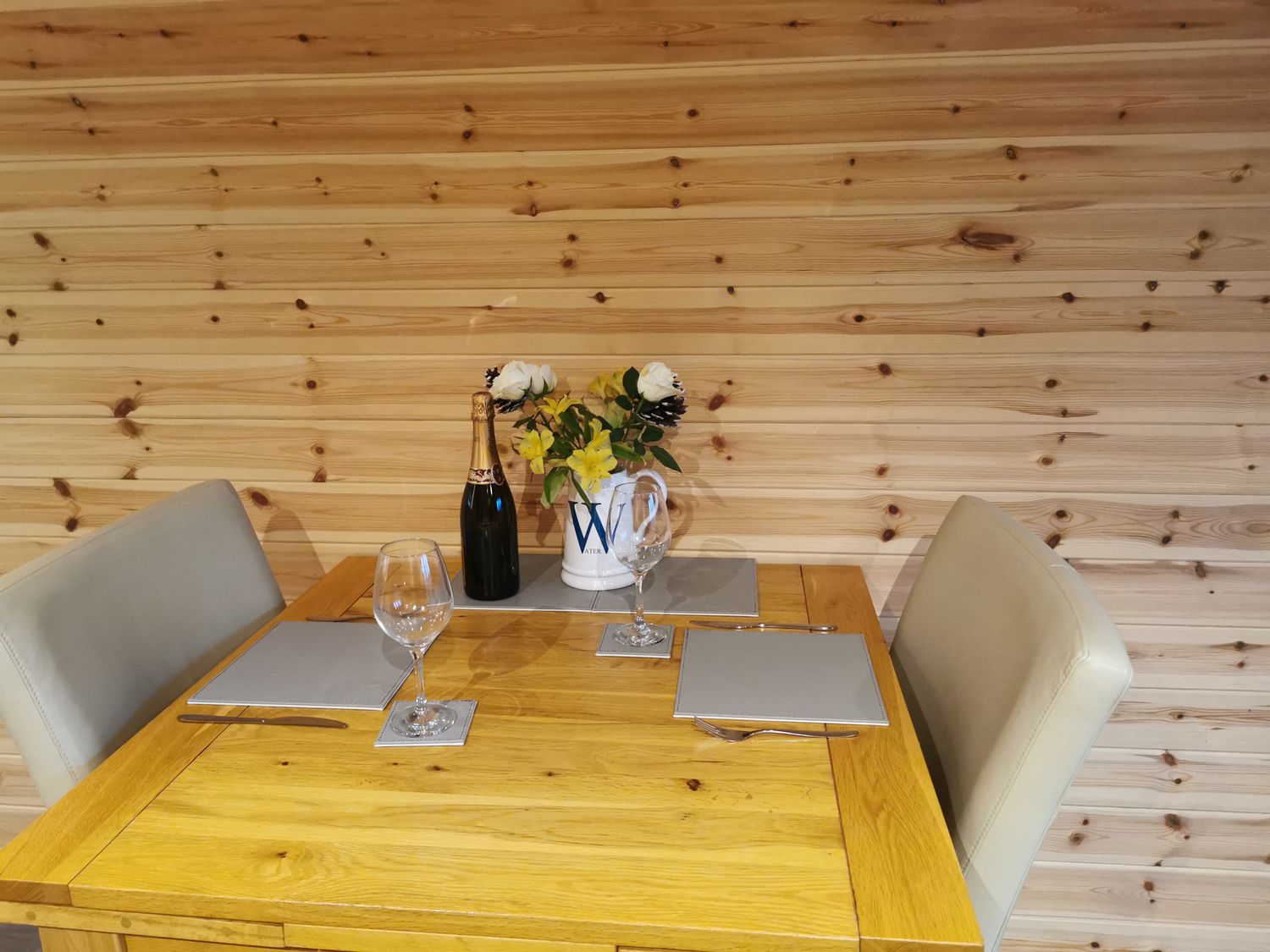 New Lodge 1, Pontyates