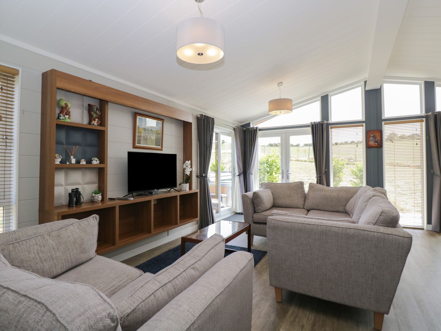 Whitey Top Country Lodge, Sixpenny Handley