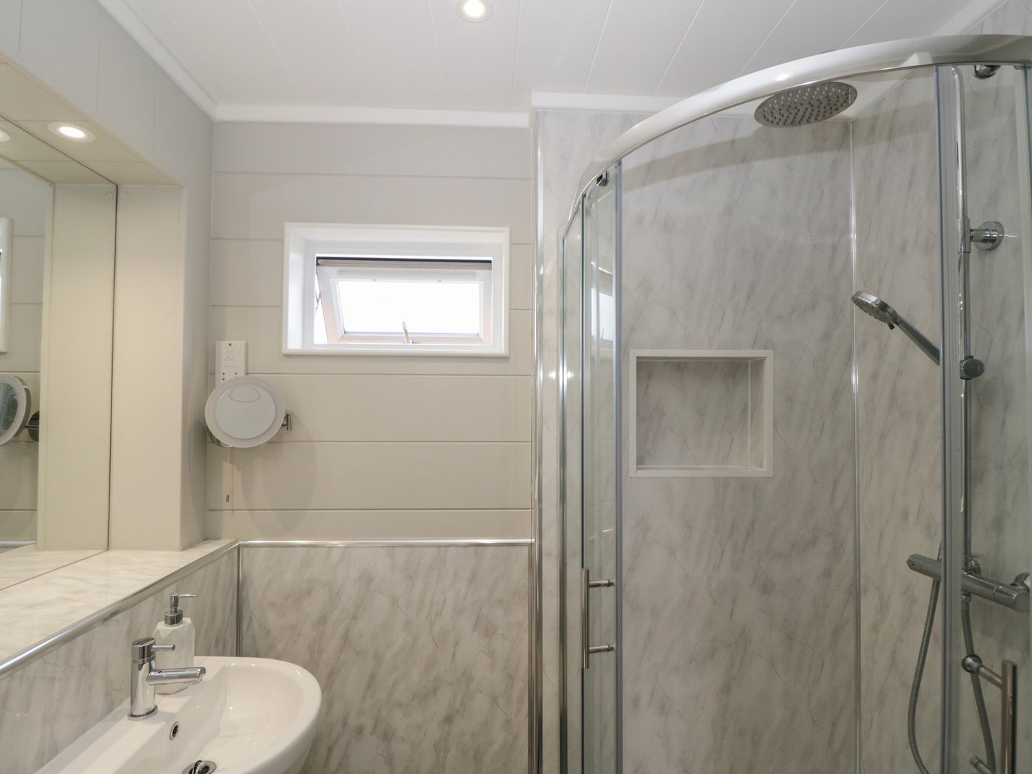 Whitey Top Country Lodge, Sixpenny Handley