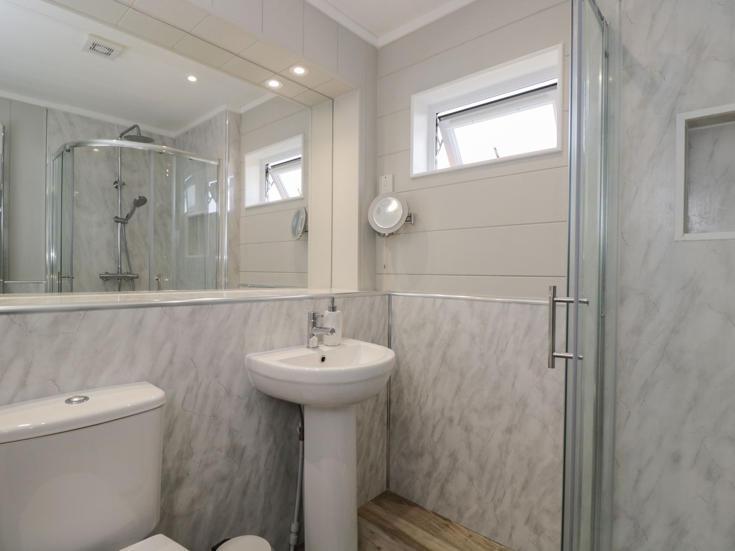 Whitey Top Country Lodge, Sixpenny Handley