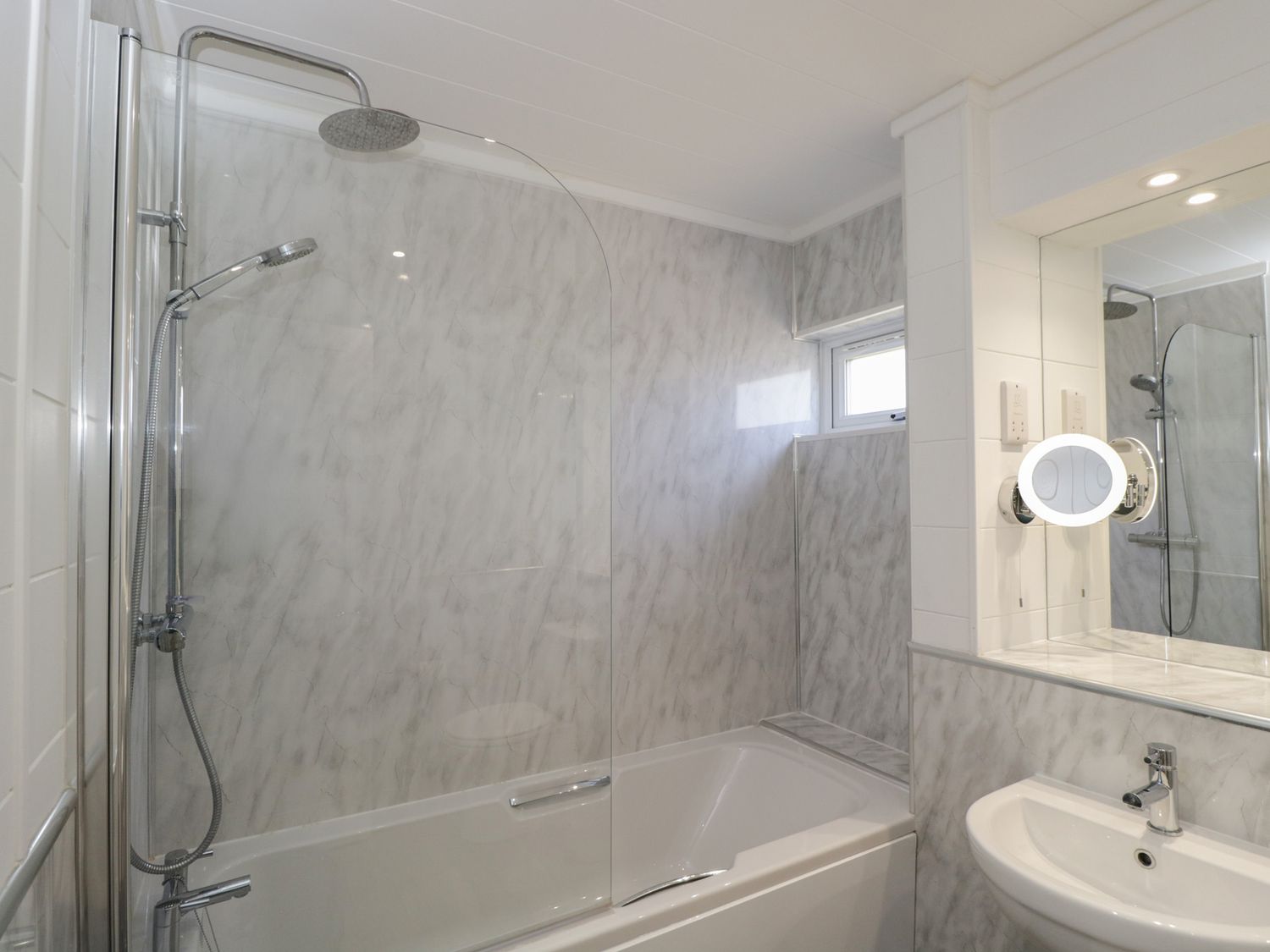 Whitey Top Country Lodge, Sixpenny Handley