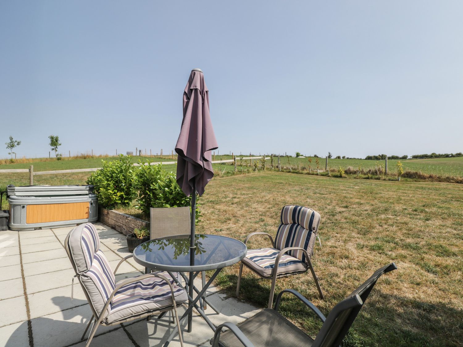 Whitey Top Country Lodge, Sixpenny Handley