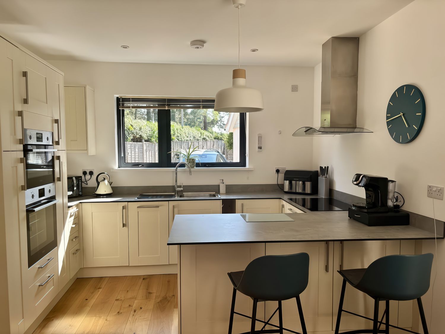 8 Church Road, Ferndown