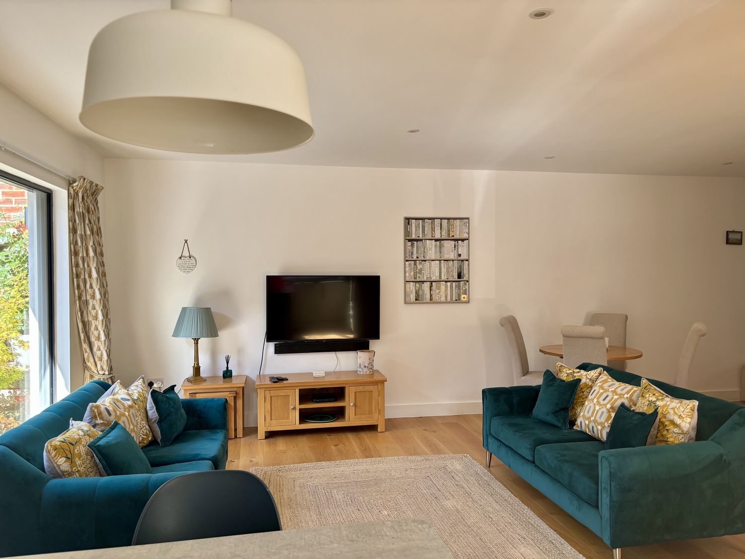 8 Church Road, Ferndown