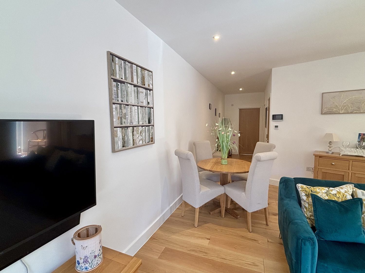 8 Church Road, Ferndown