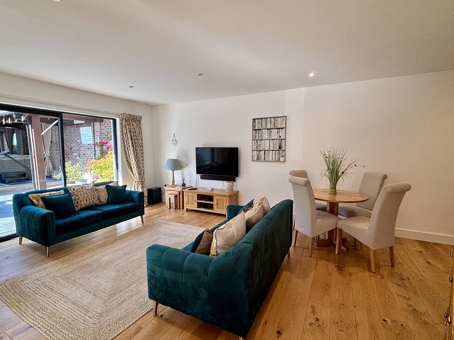8 Church Road, Ferndown