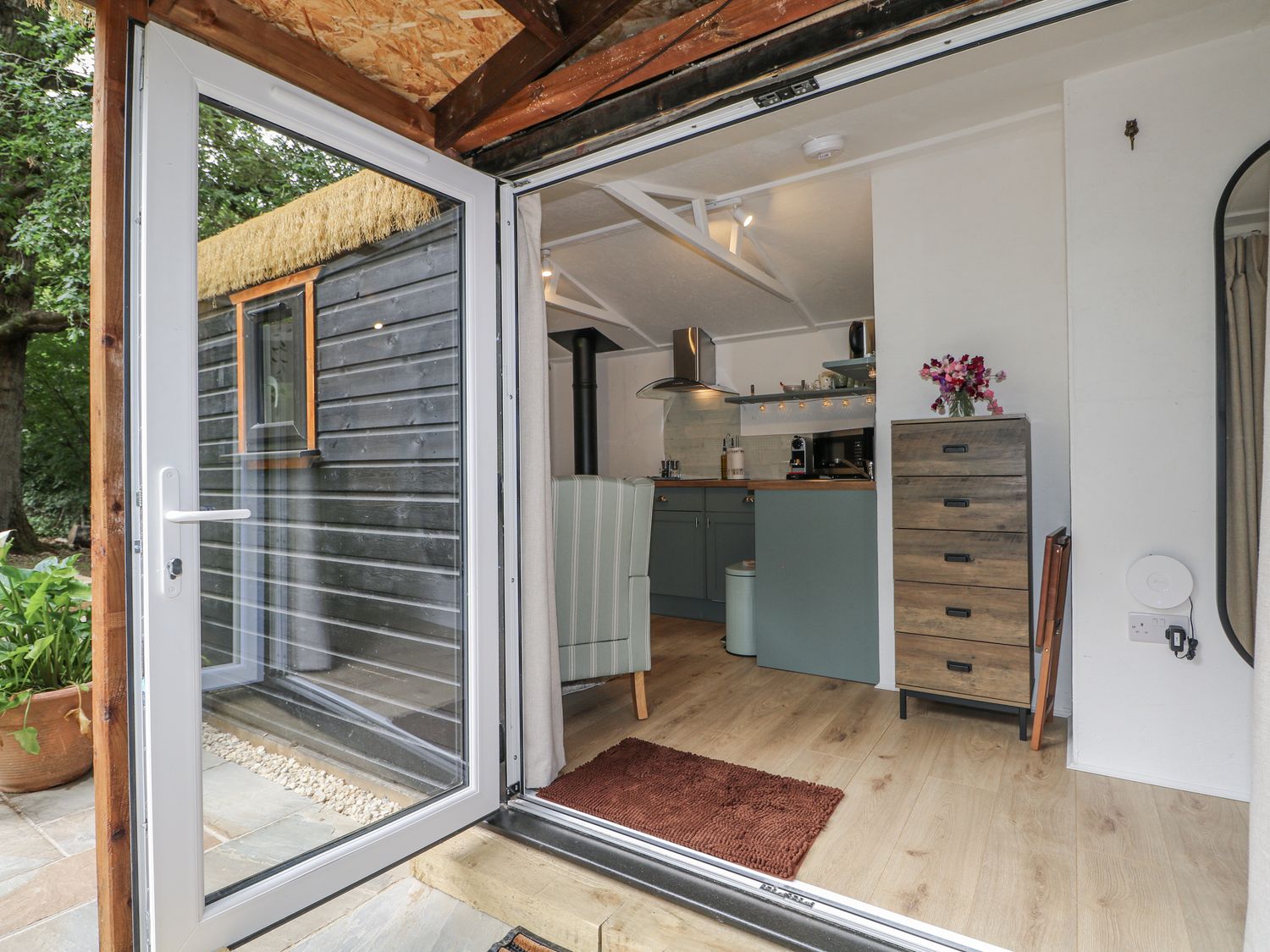 Charltons Hollow Cabin, Bolney