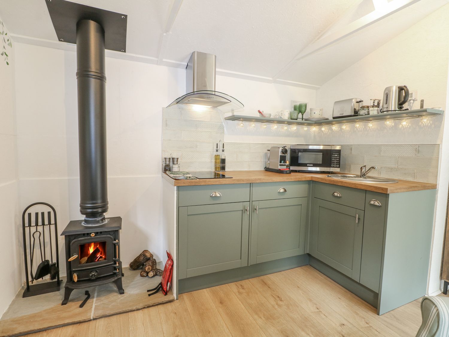 Charltons Hollow Cabin, Bolney