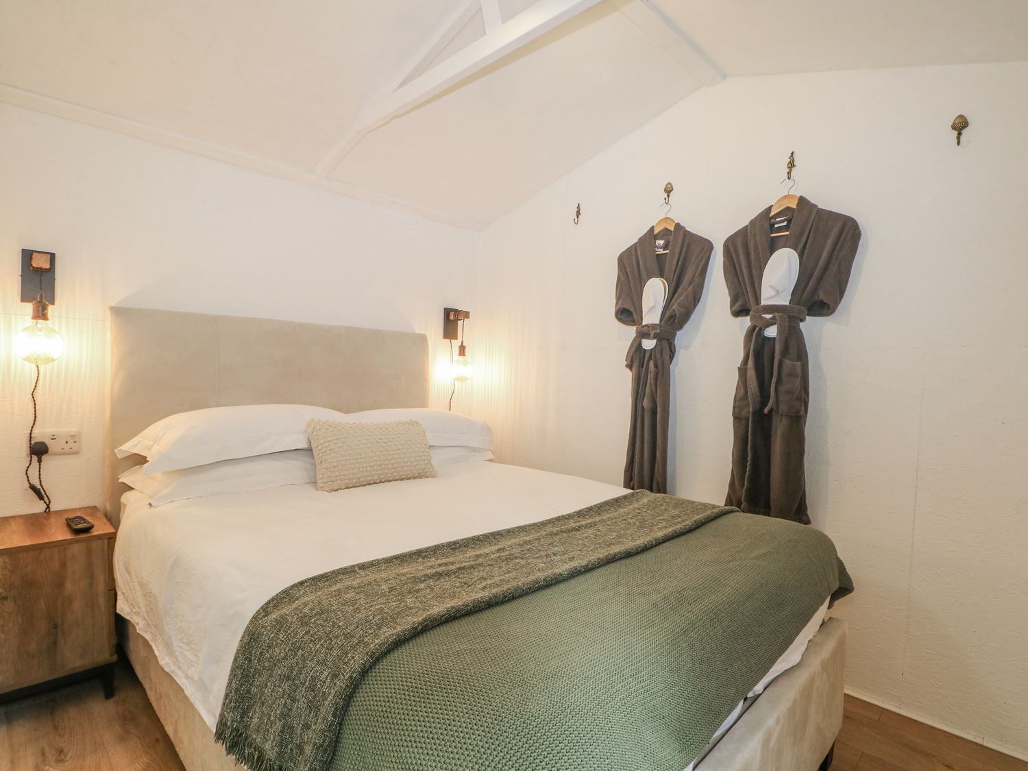 Charltons Hollow Cabin, Bolney