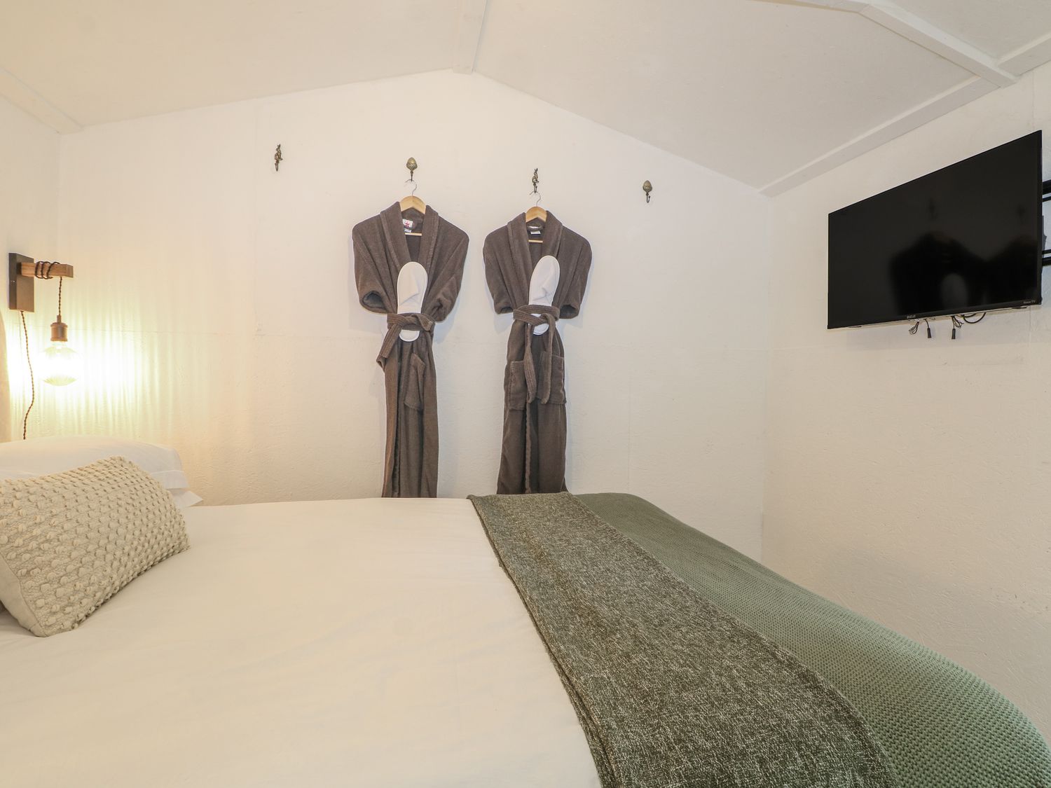 Charltons Hollow Cabin, Bolney