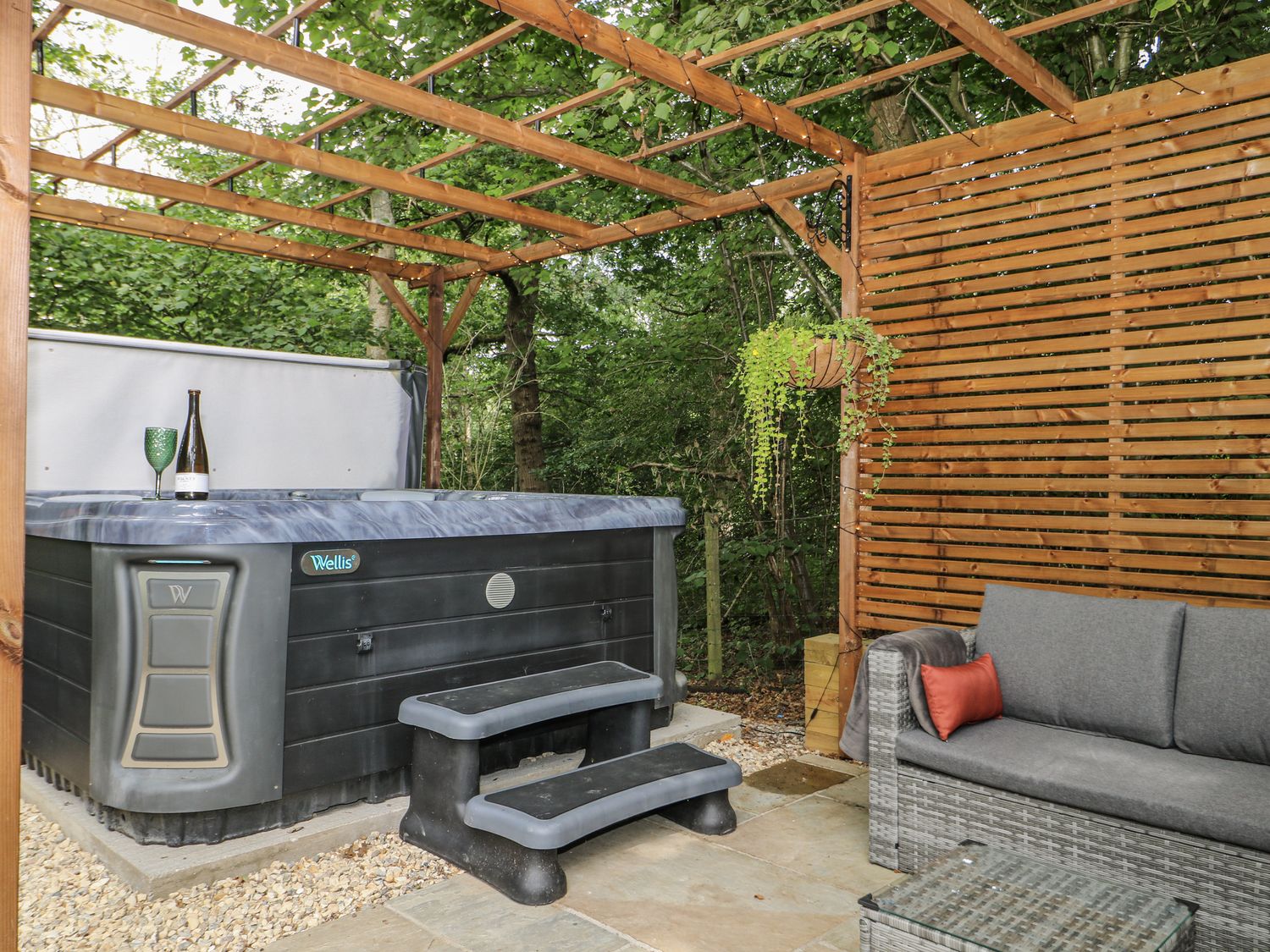 Charltons Hollow Cabin, Bolney