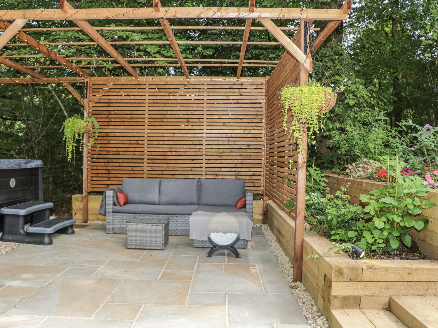 Charltons Hollow Cabin, Bolney