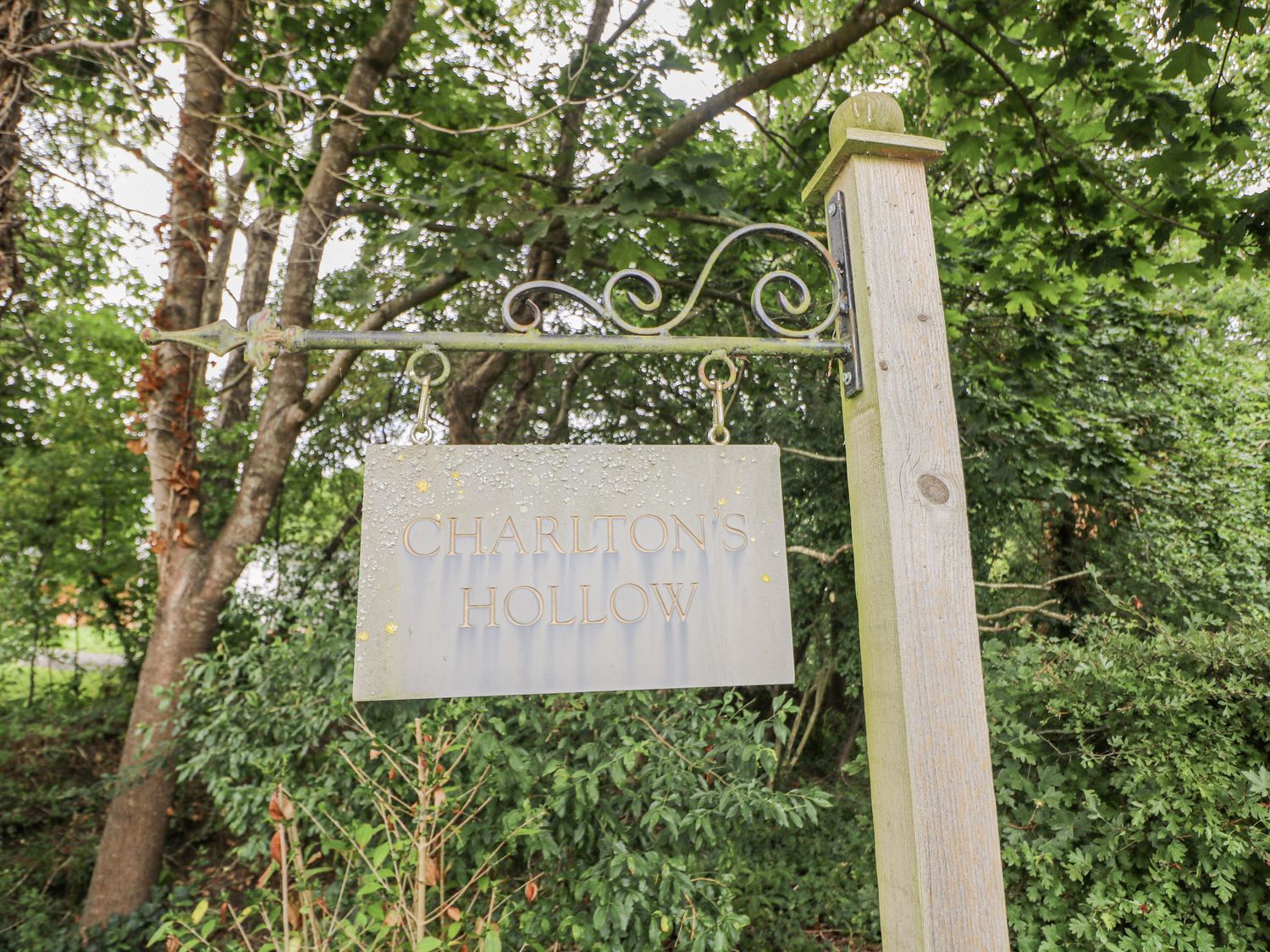 Charltons Hollow Cabin, Bolney