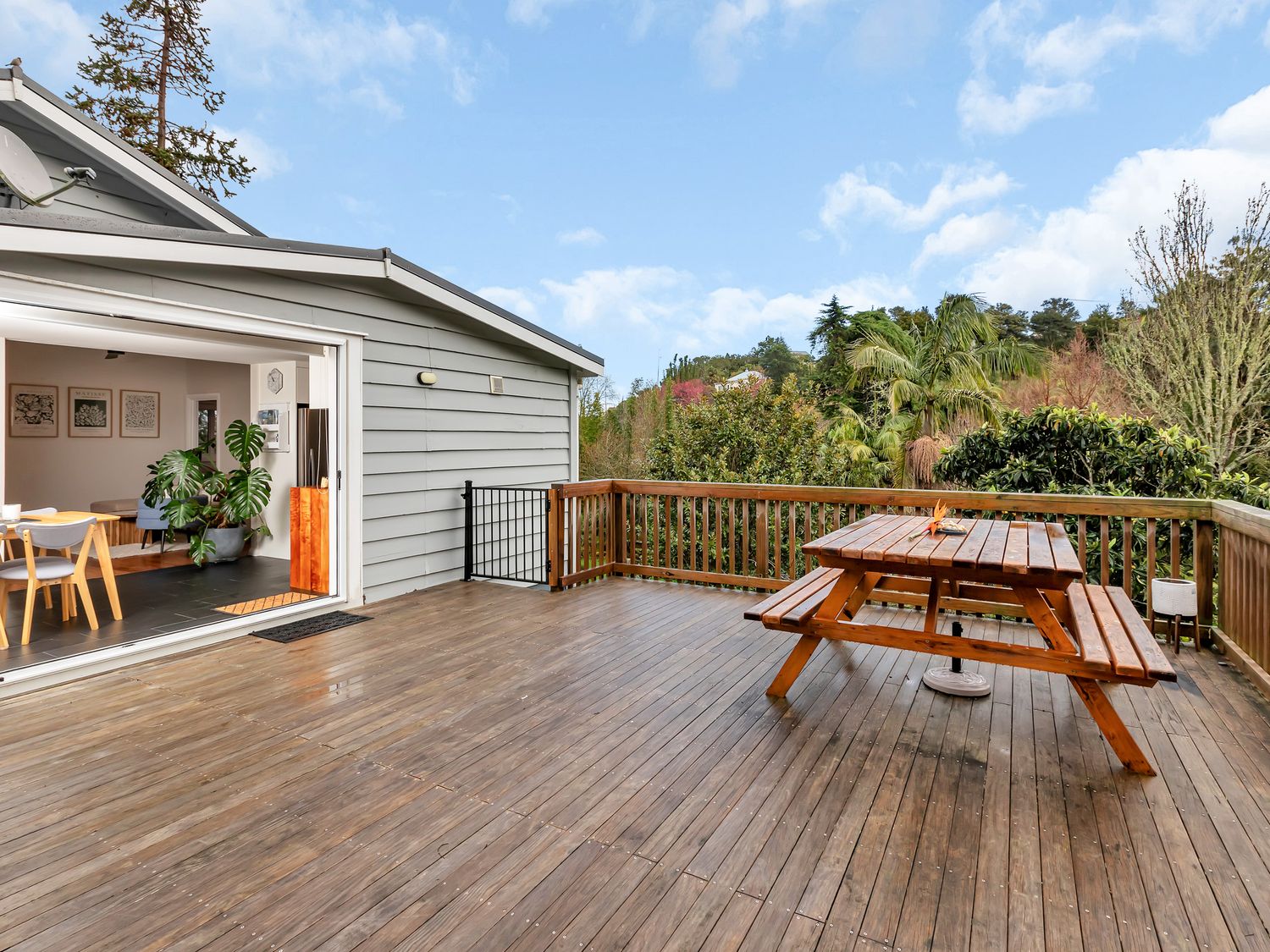 A deck with a picnic table and chairs at Chic Whangarei Retreat - 10 min Walk to CBD Whangarei