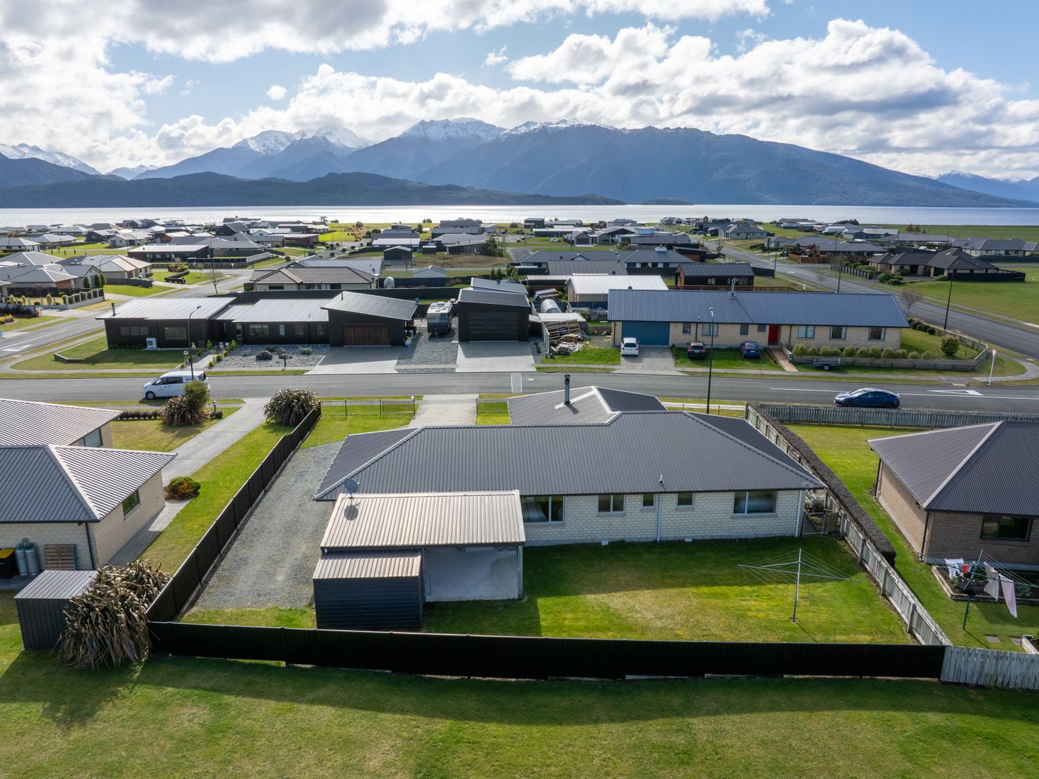 Fiordland Vista Lodge - Te Anau Holiday Home -  - 1182880 - photo 1