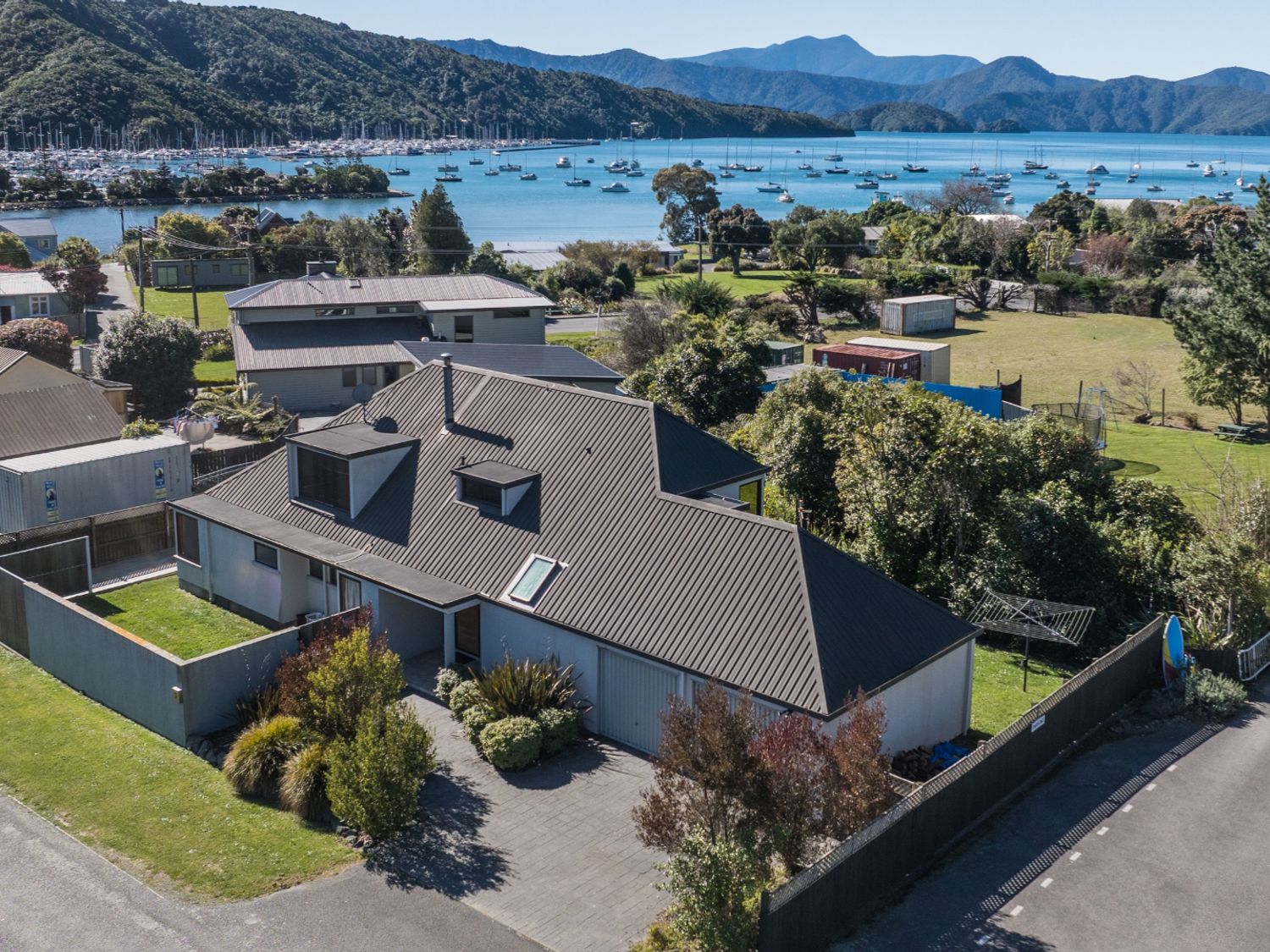 Coastal Sound - Waikawa Holiday Home -  - 1183787 - photo 1