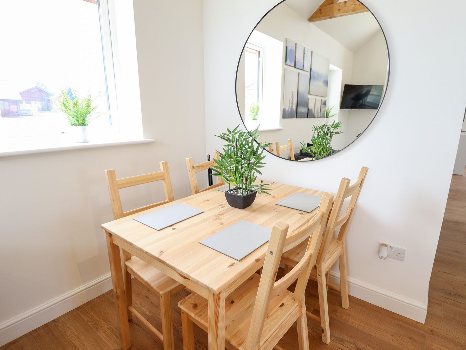 The Lilac Owl, South Hykeham