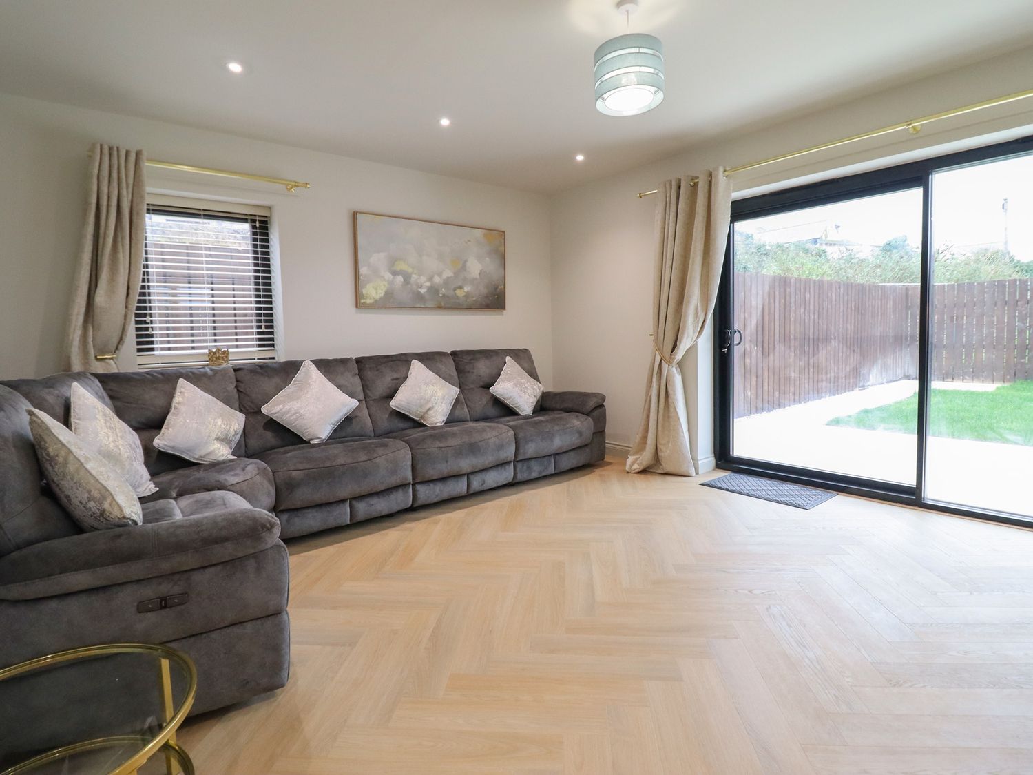 Pistyll Ddu, Llanfairpwllgwyngyll