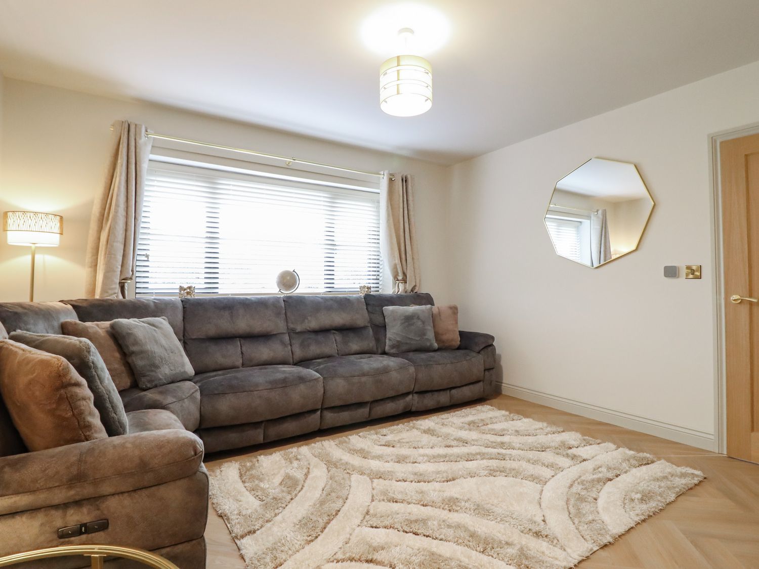 Pistyll Ddu, Llanfairpwllgwyngyll