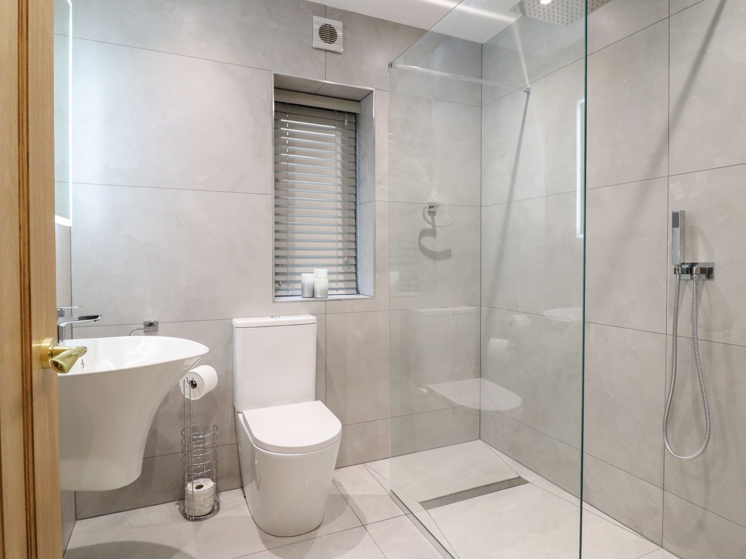 Pistyll Ddu, Llanfairpwllgwyngyll