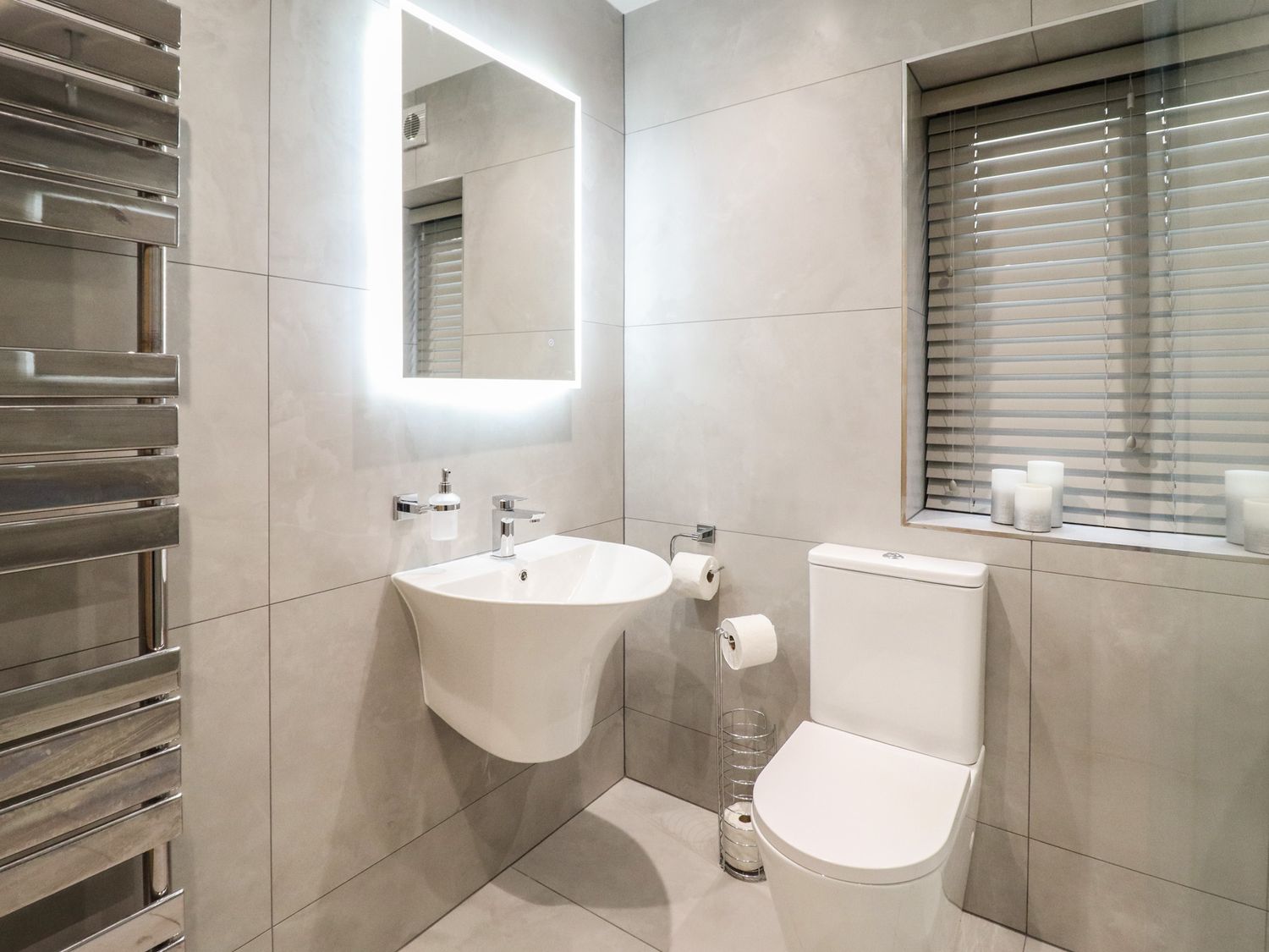 Pistyll Ddu, Llanfairpwllgwyngyll