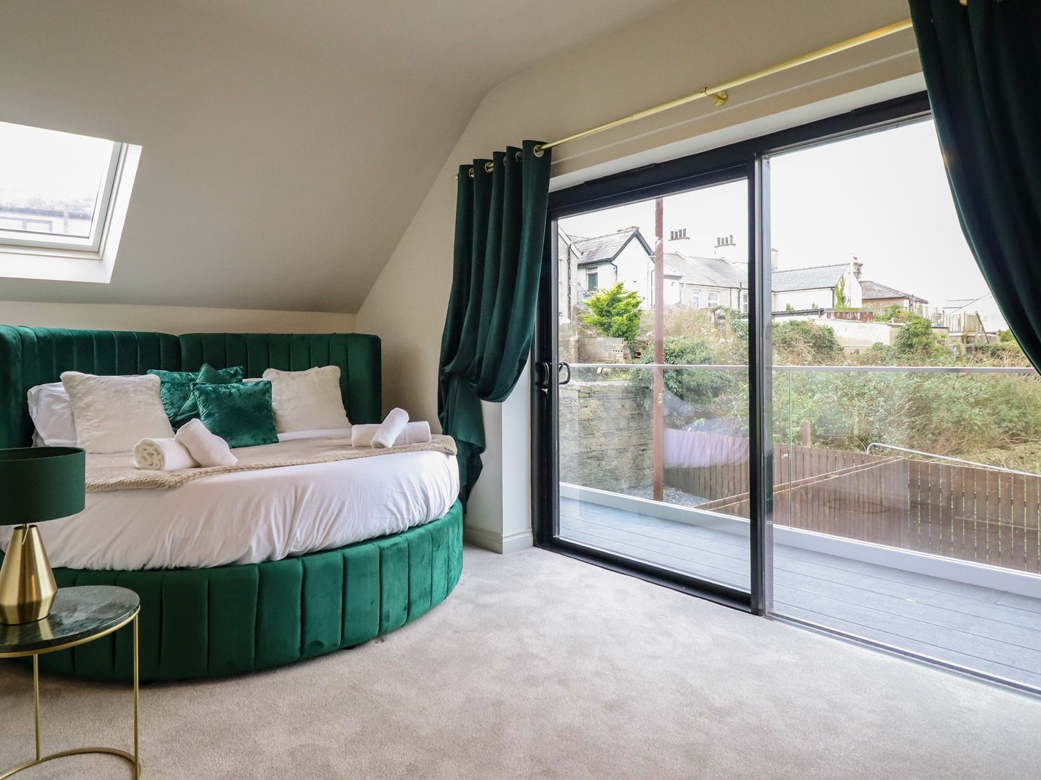 Pistyll Ddu, Llanfairpwllgwyngyll