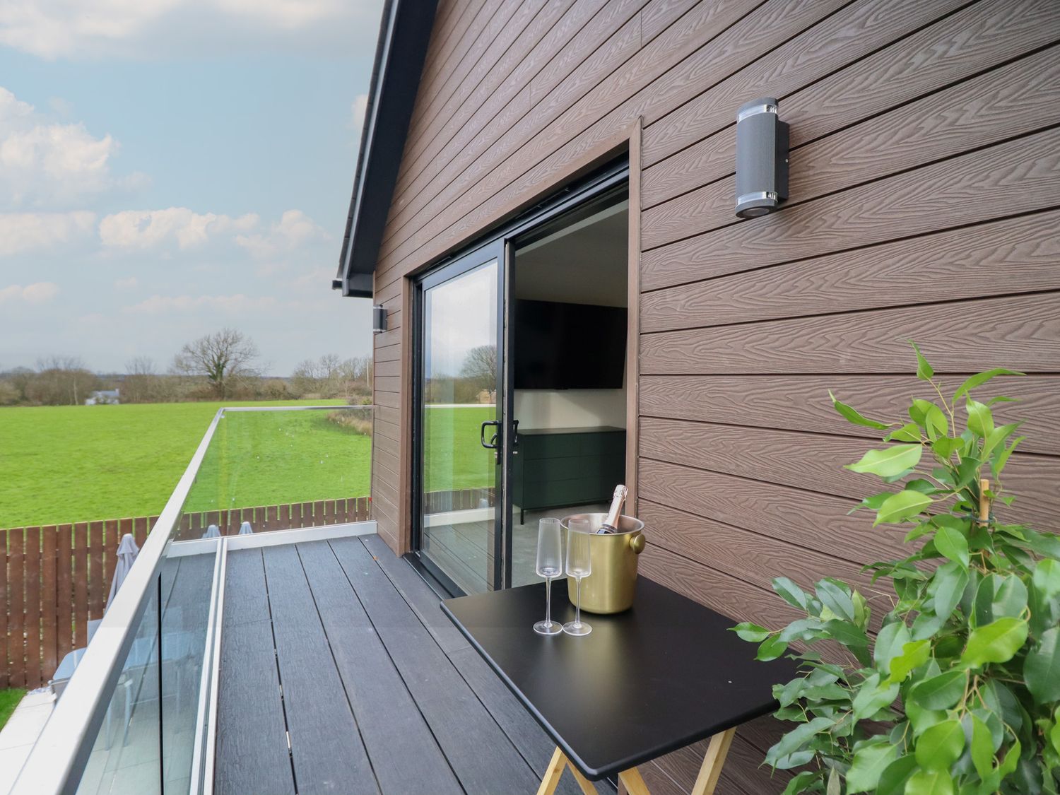 Pistyll Ddu, Llanfairpwllgwyngyll