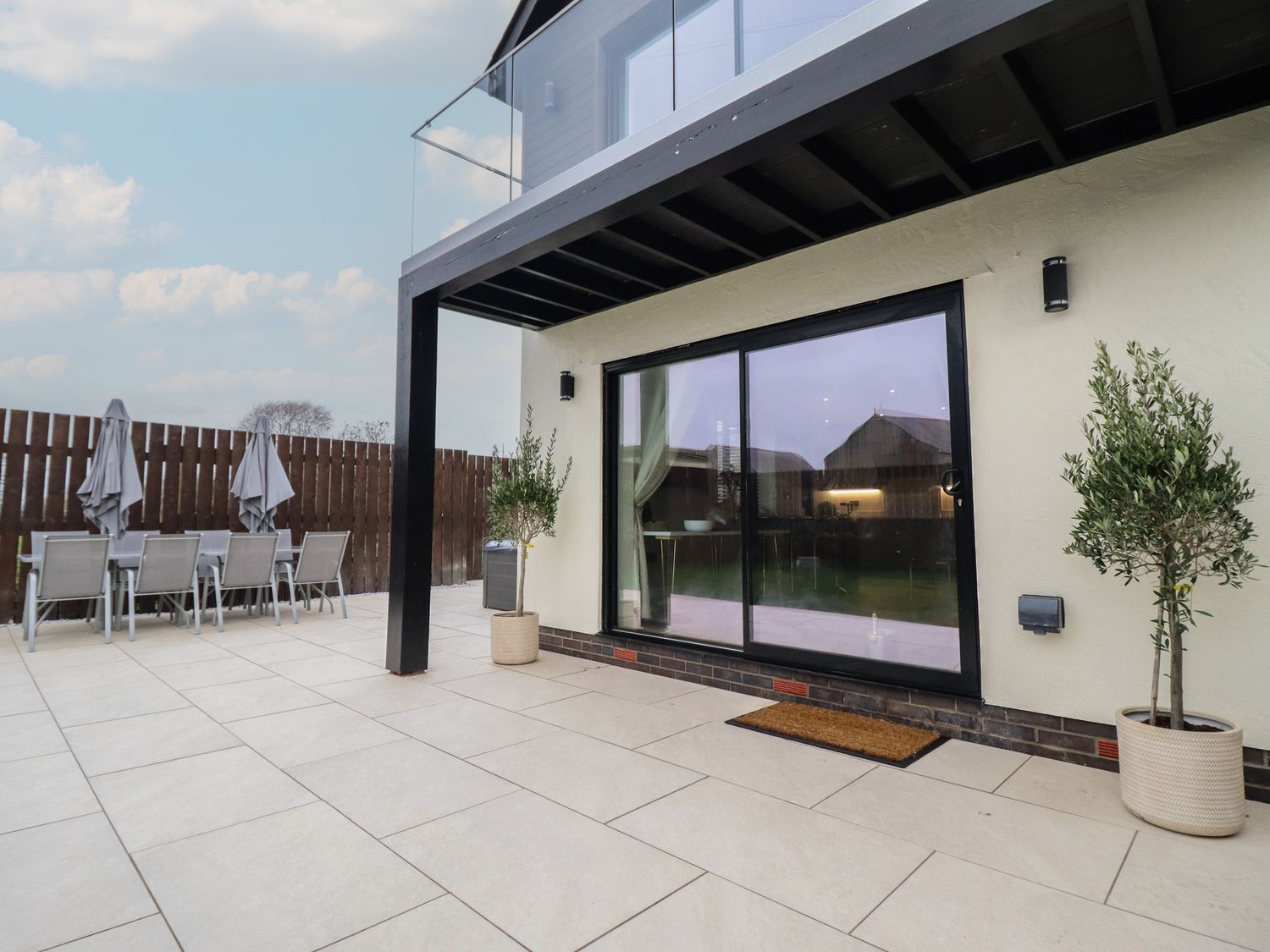 Pistyll Ddu, Llanfairpwllgwyngyll