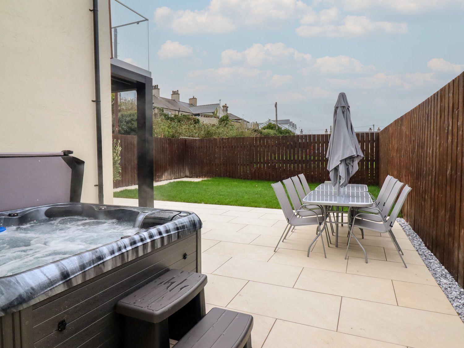 Pistyll Ddu, Llanfairpwllgwyngyll