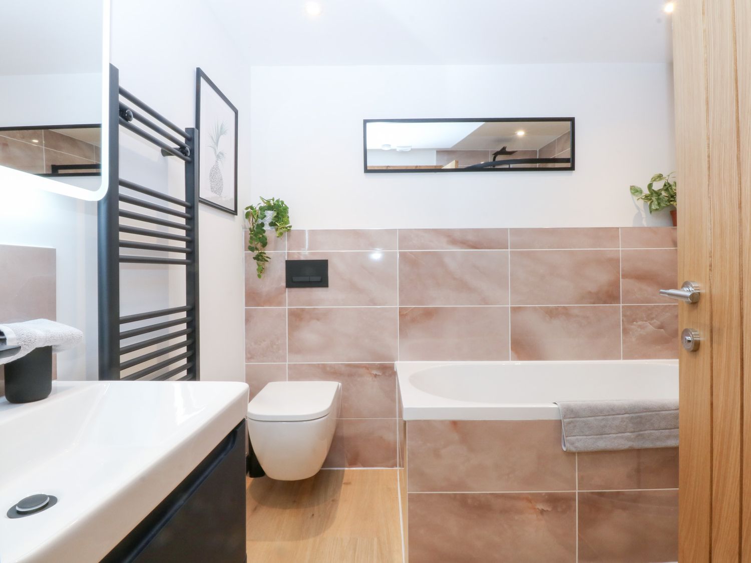 6 Trem Y Mor, Llanfachraeth