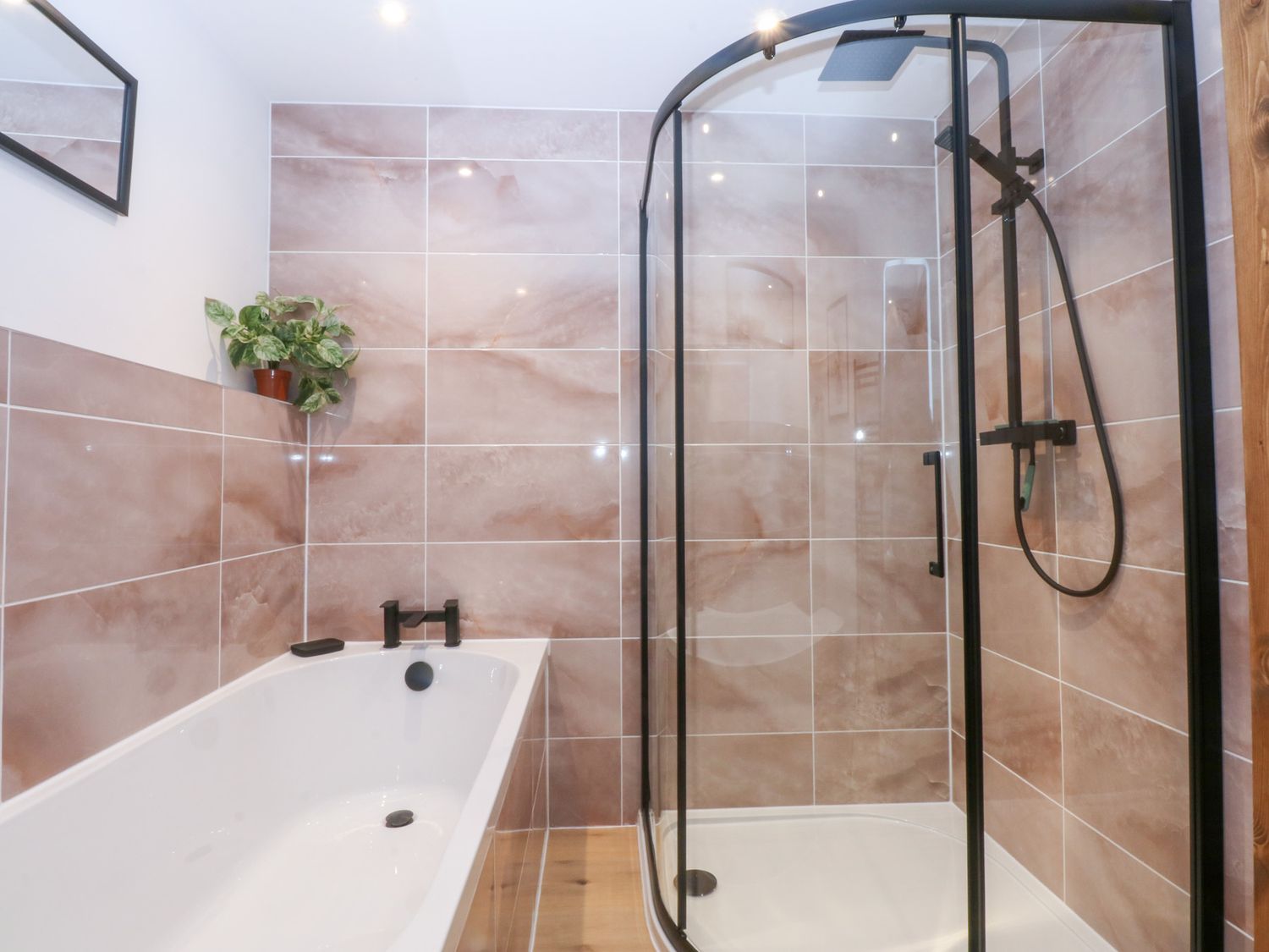 6 Trem Y Mor, Llanfachraeth