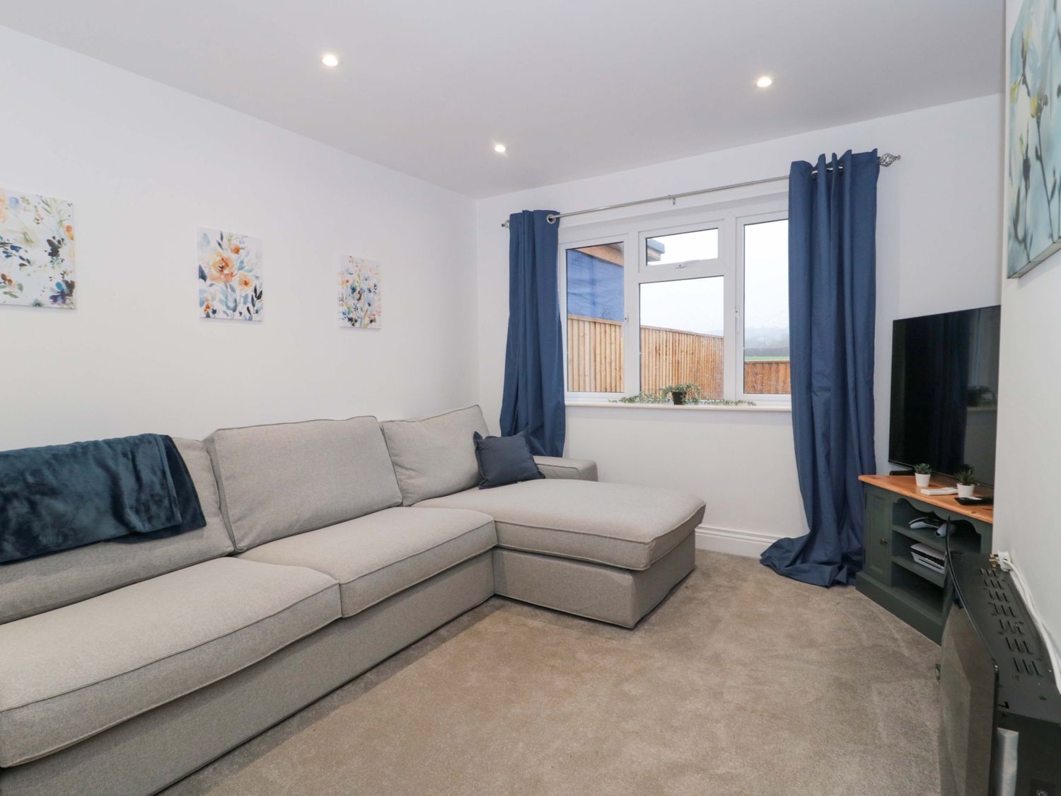 2 Stroud Bungalows, Bourton, Dorset