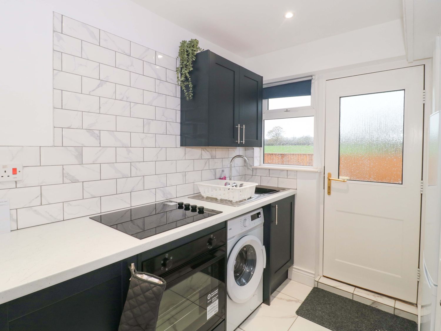 2 Stroud Bungalows, Bourton, Dorset