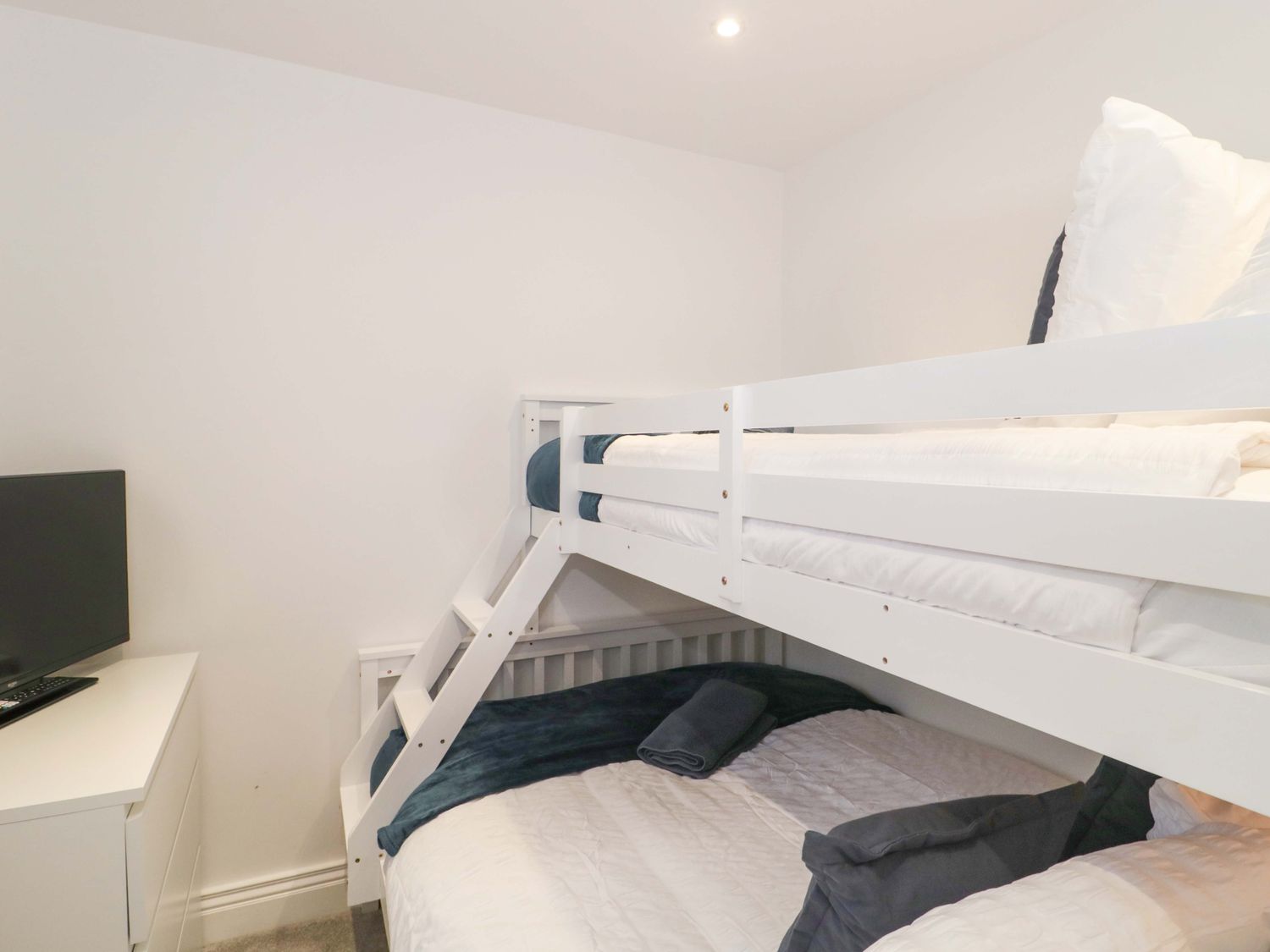 2 Stroud Bungalows, Bourton, Dorset